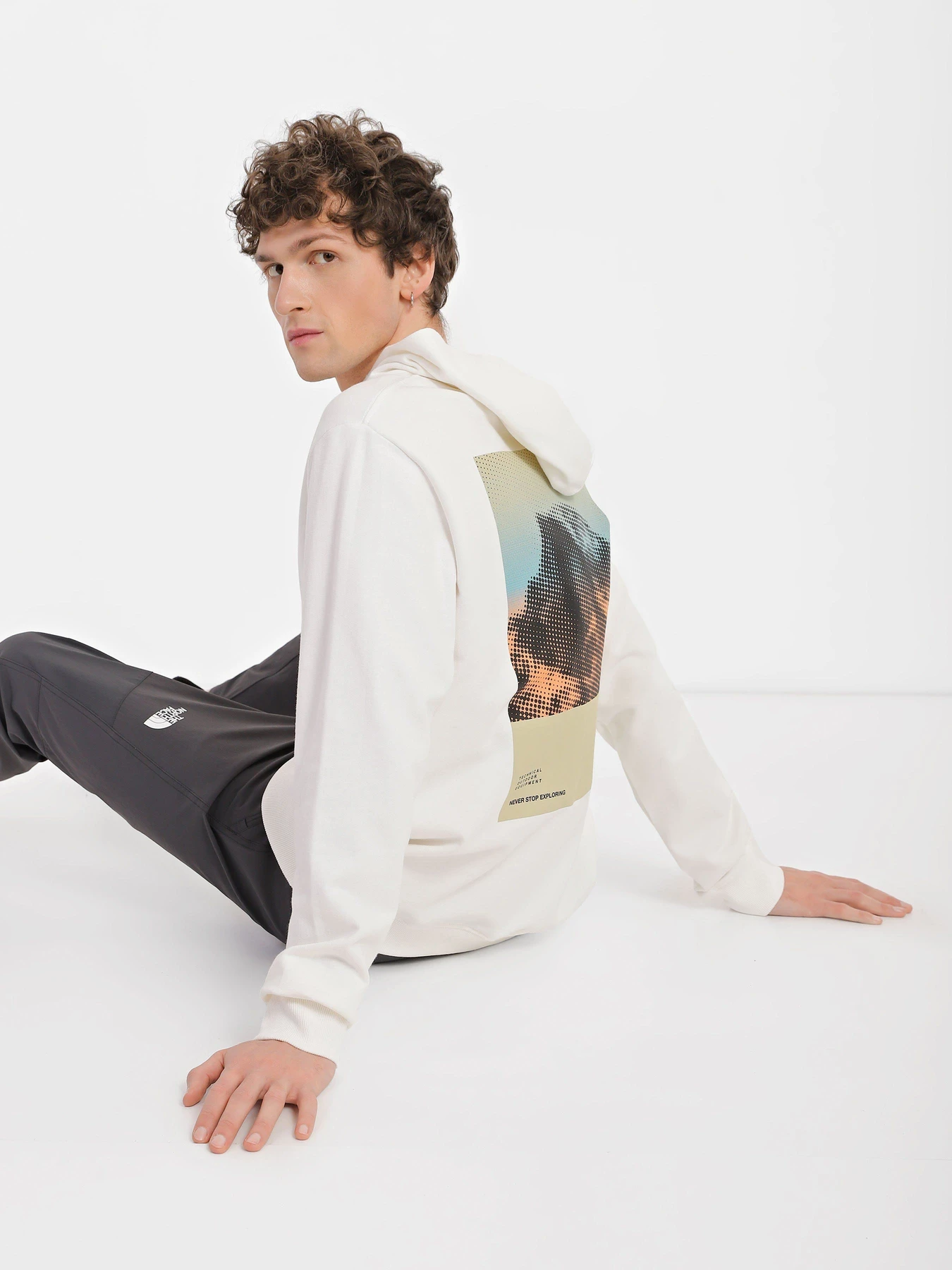 Худі та світшоти The North Face Graphic модель NF0A83FON3N1 Худі та світшоти The North Face Graphic модель NF0A83FON3N1 Фото