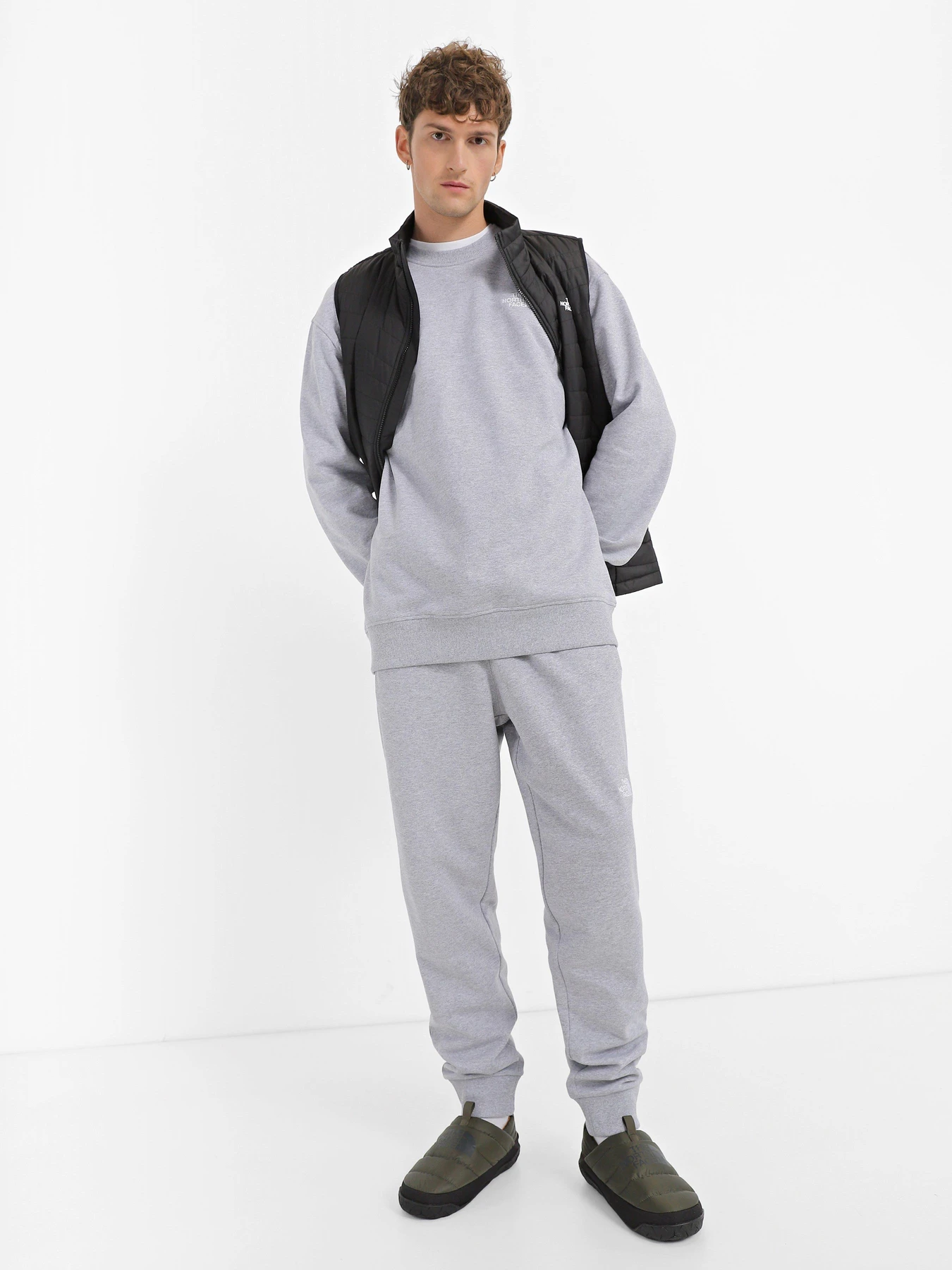 Худи и свитшоты The North Face Essential Crew модель NF0A7ZJADYX1 Худи и свитшоты The North Face Essential Crew модель NF0A7ZJADYX1 Фото