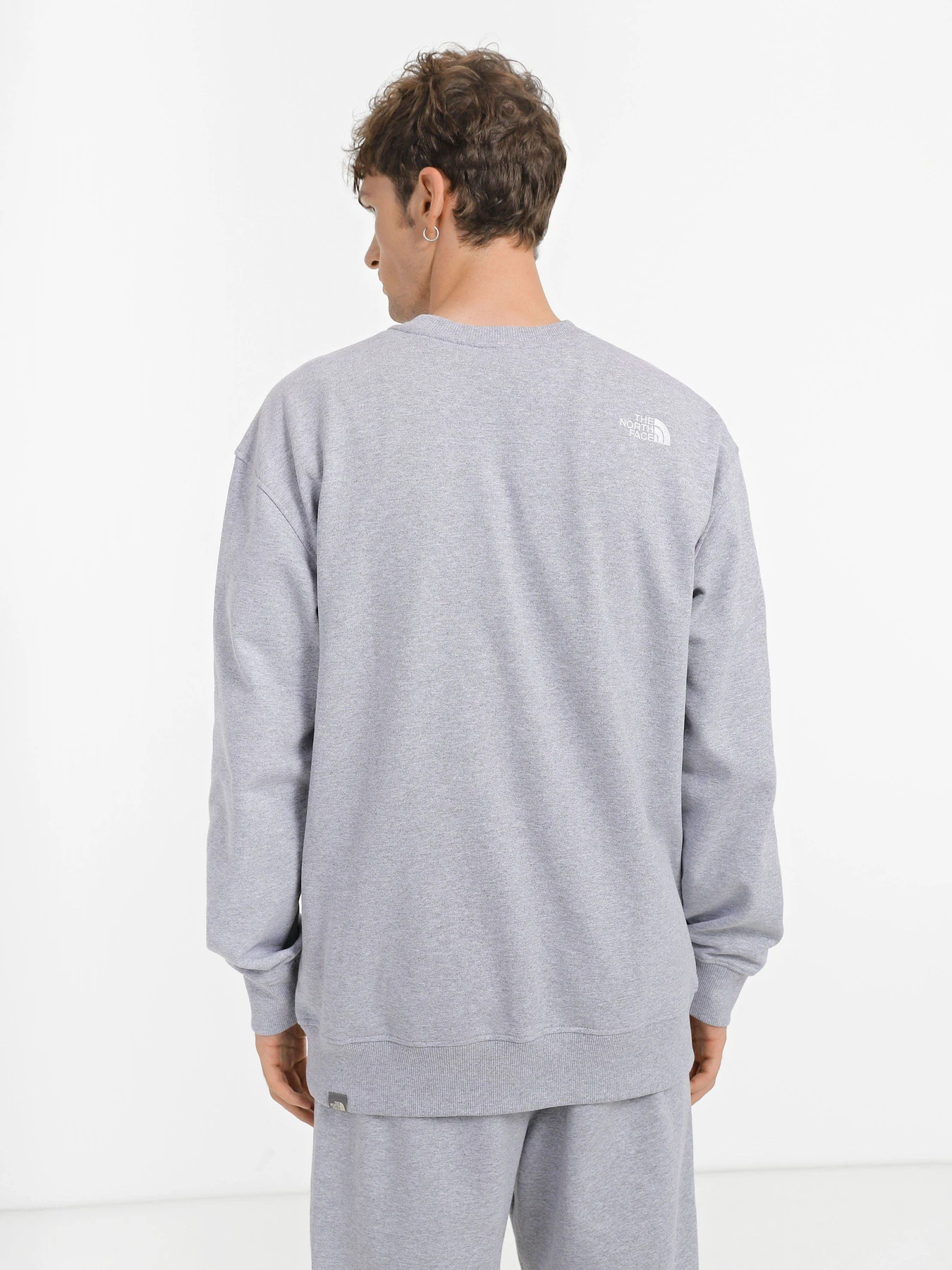 Худи и свитшоты The North Face Essential Crew модель NF0A7ZJADYX1 Худи и свитшоты The North Face Essential Crew модель NF0A7ZJADYX1 Фото