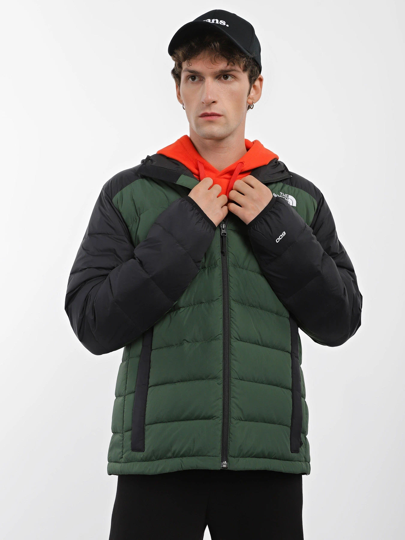 Куртки и дубленки The North Face Doudoune Capuche Lapaz модель NF0A7WZWI0P1 Куртки и дубленки The North Face Doudoune Capuche Lapaz модель NF0A7WZWI0P1 Фото