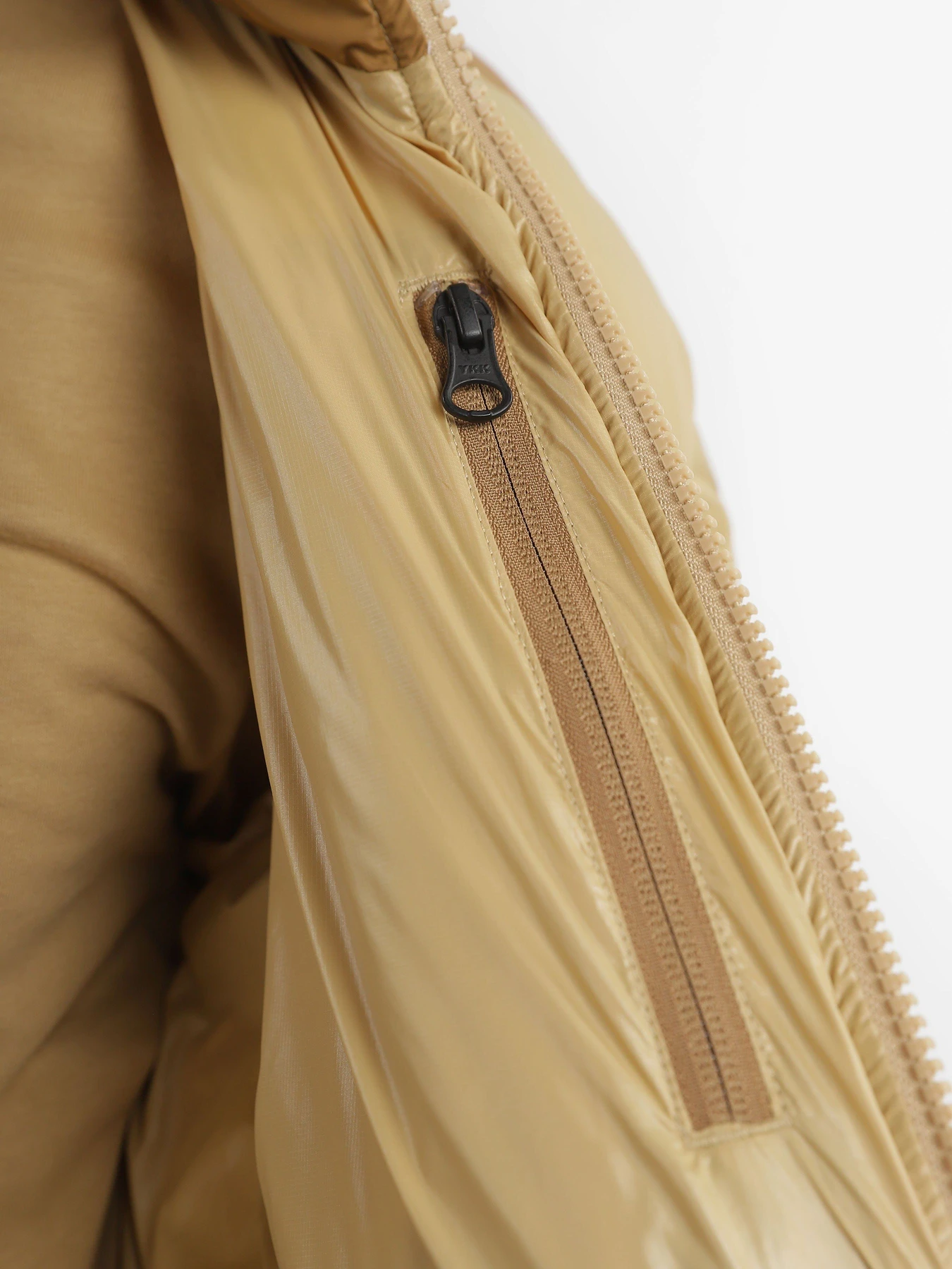 Куртки и дубленки The North Face Micro Ripstop Down модель NF0A852FQV31 Фото