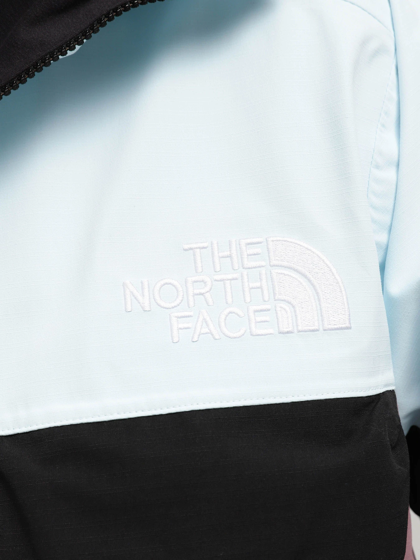 Куртки и дубленки The North Face Winterjacke модель NF0A82V2KID1 Куртки и дубленки The North Face Winterjacke модель NF0A82V2KID1 Фото