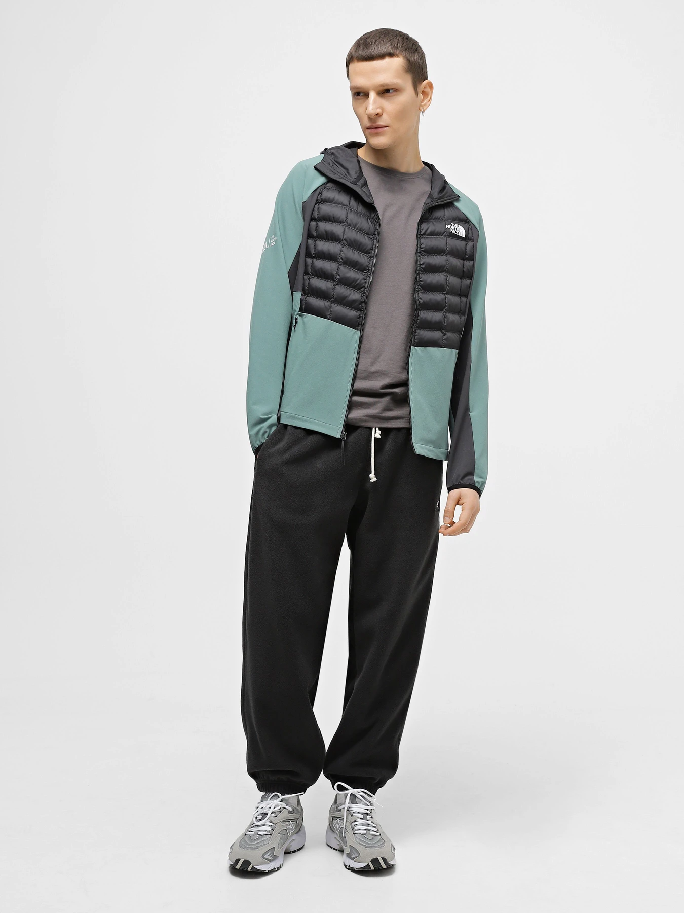 Куртки и дубленки The North Face Hybrid ThermoBall™ модель NF0A857ROTI1 Фото