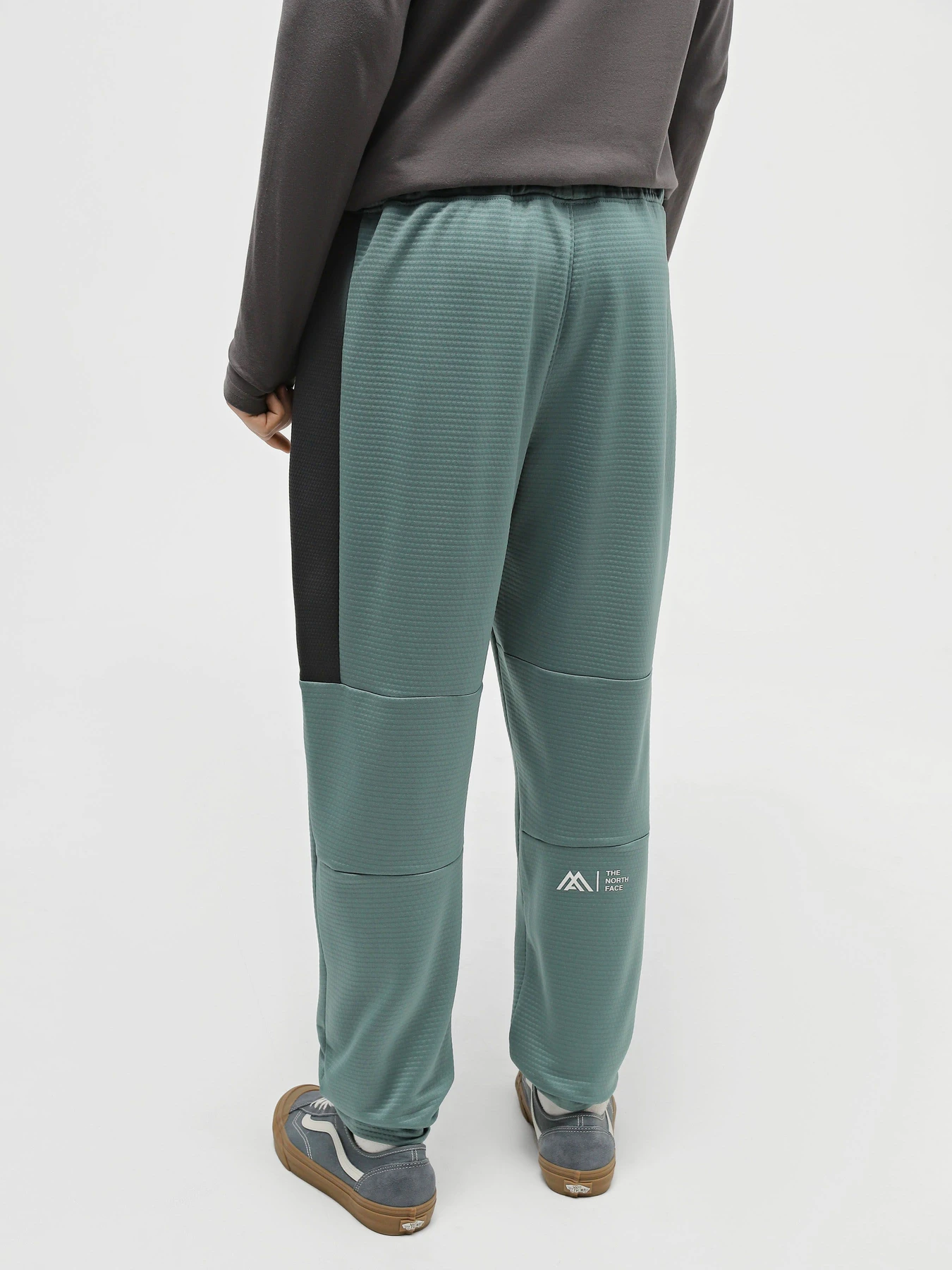 Брюки The North Face MA Fleece модель NF0A823UONO1 Брюки The North Face MA Fleece модель NF0A823UONO1 Фото