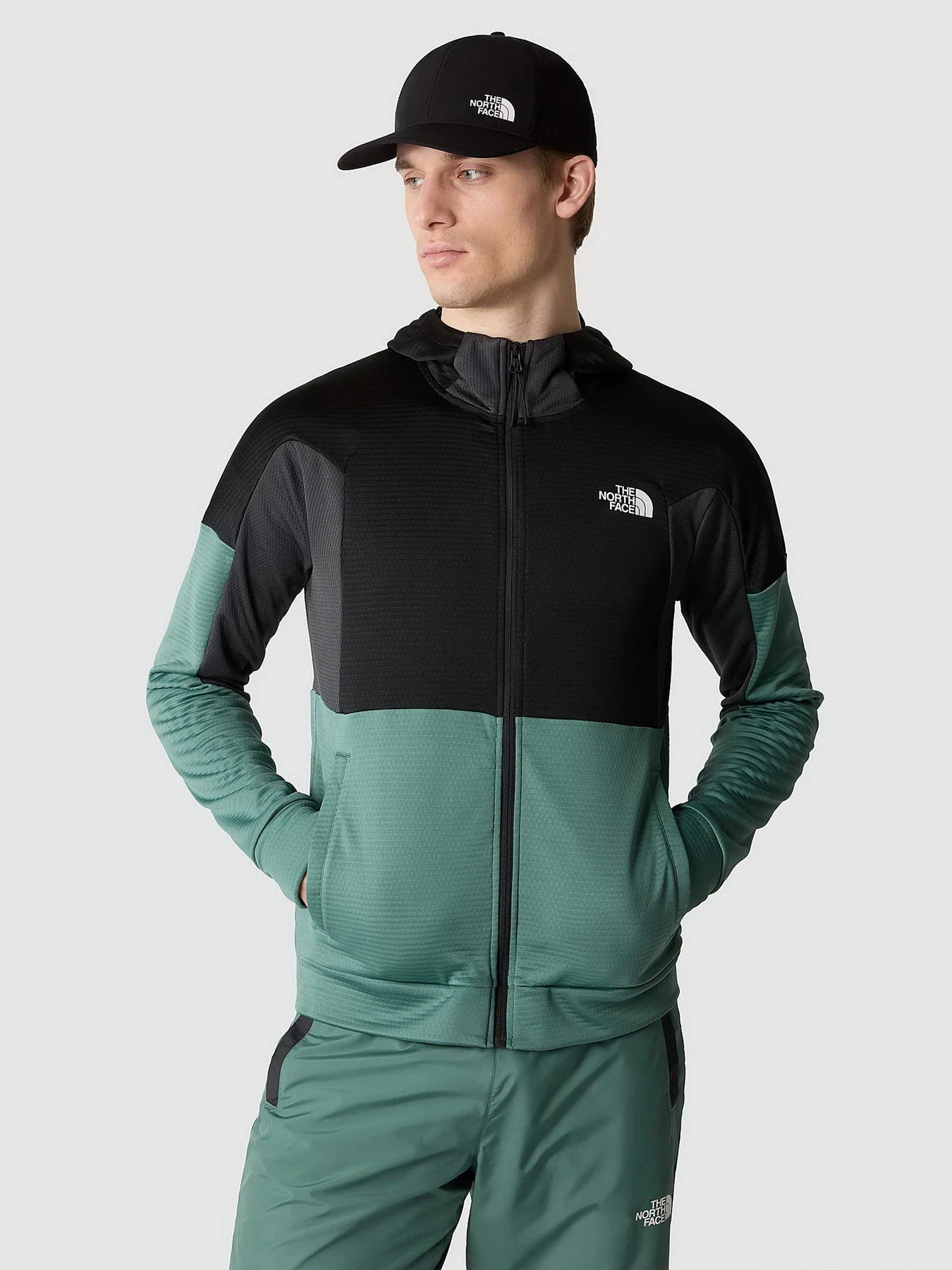 Худи и свитшоты The North Face MA Full Zip Fleece модель NF0A857EOOF1 Худи и свитшоты The North Face MA Full Zip Fleece модель NF0A857EOOF1 Фото