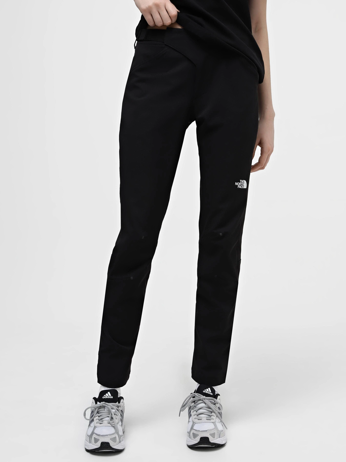 Брюки The North Face W AO Hiking Slim Straight Pant модель NF0A7Z8BJK31 Брюки The North Face W AO Hiking Slim Straight Pant модель NF0A7Z8BJK31 Фото