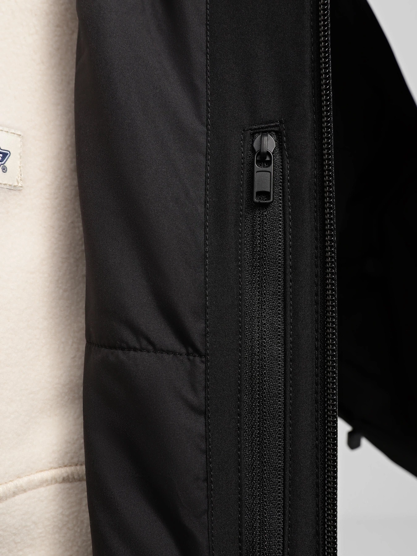 Куртки и дубленки The North Face Descendit модель NF0A4QWWJK31 Куртки и дубленки The North Face Descendit модель NF0A4QWWJK31 Фото
