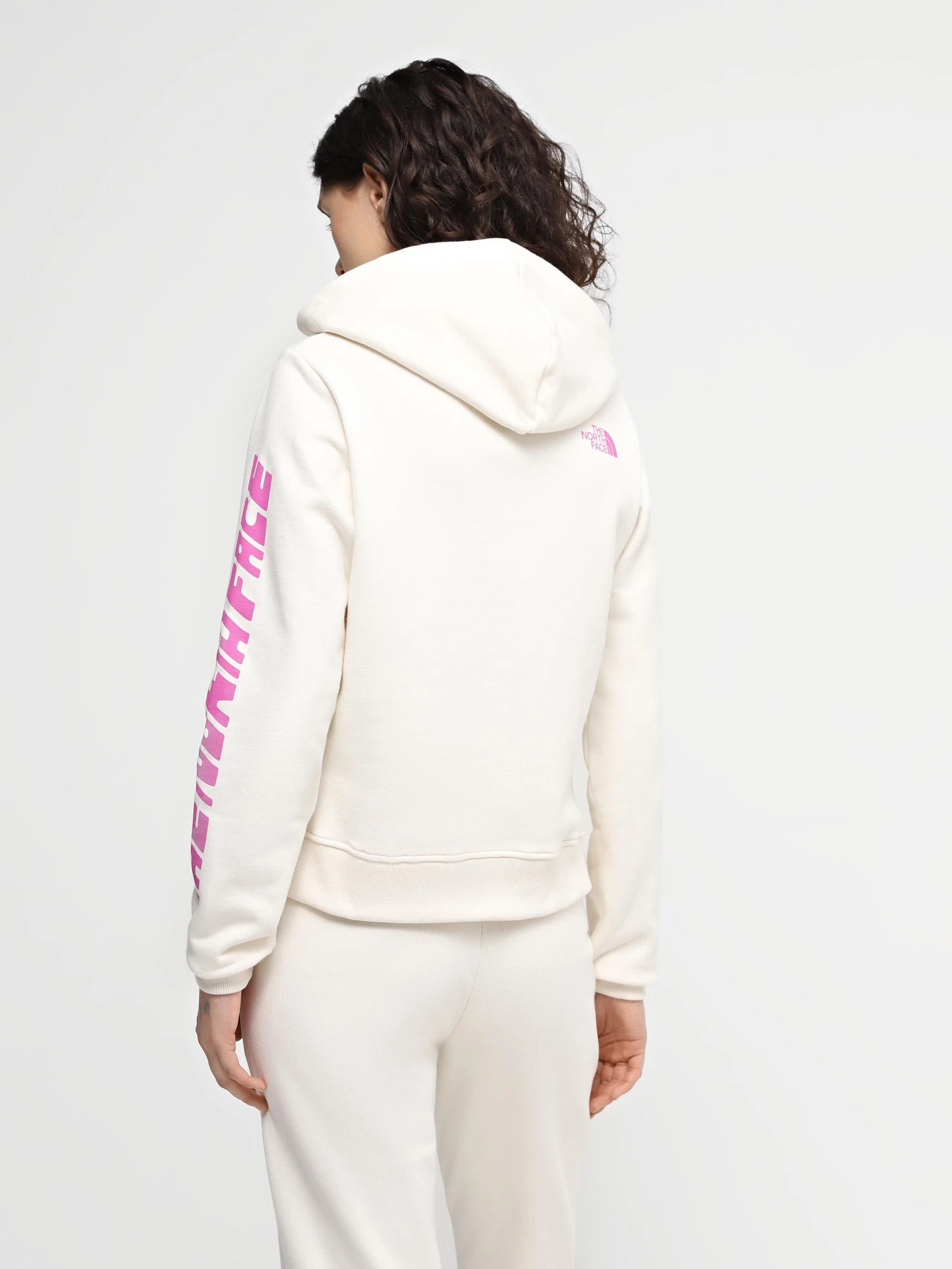 Худи и свитшоты The North Face W Mountain Play Hoodie модель NF0A87EPQLI1 Худи и свитшоты The North Face W Mountain Play Hoodie модель NF0A87EPQLI1 Фото