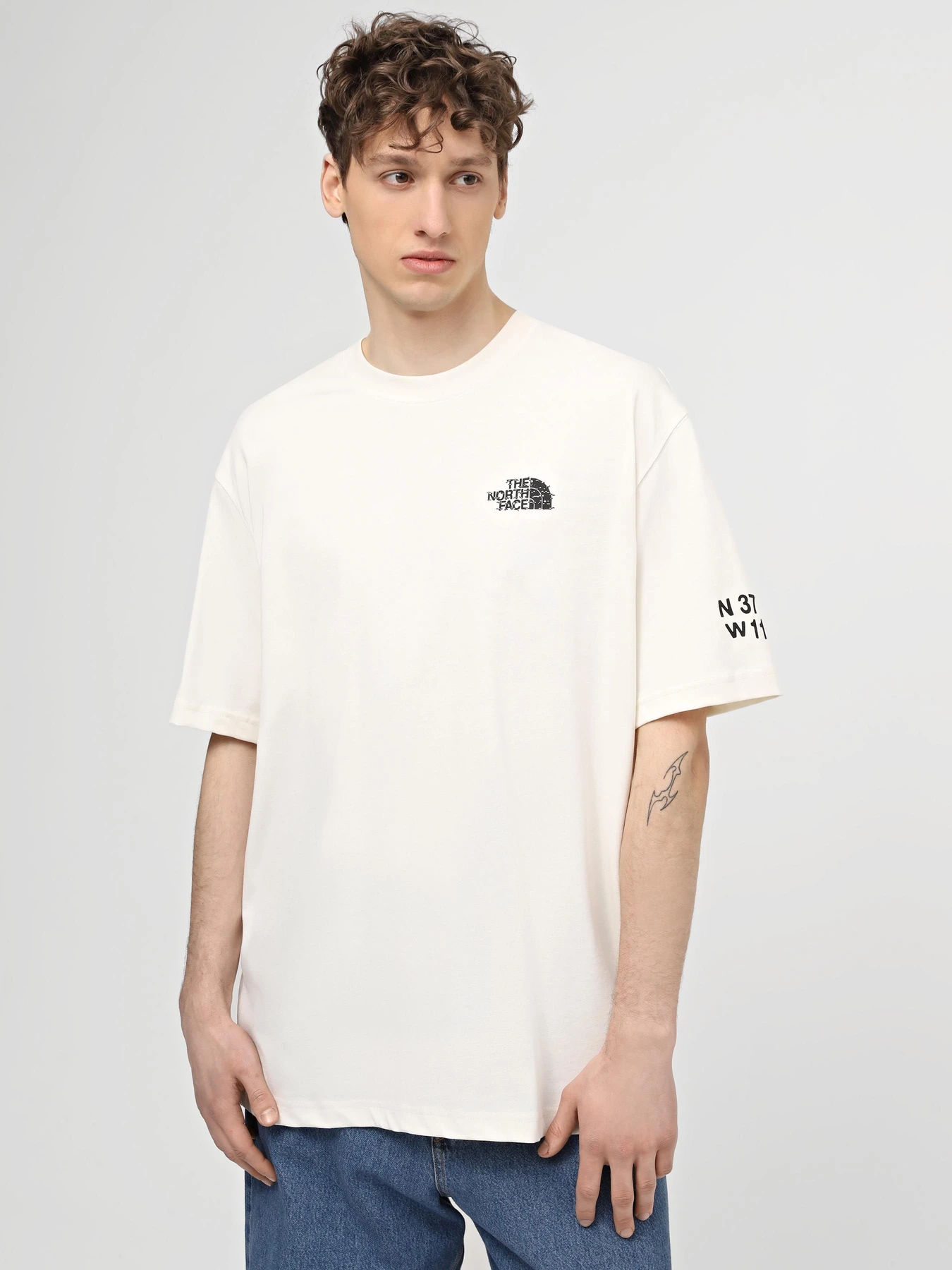 Футболки і поло The North Face U Nse Graphic S/S Tee модель NF0A87F6QLI1 Футболки і поло The North Face U Nse Graphic S/S Tee модель NF0A87F6QLI1 Фото