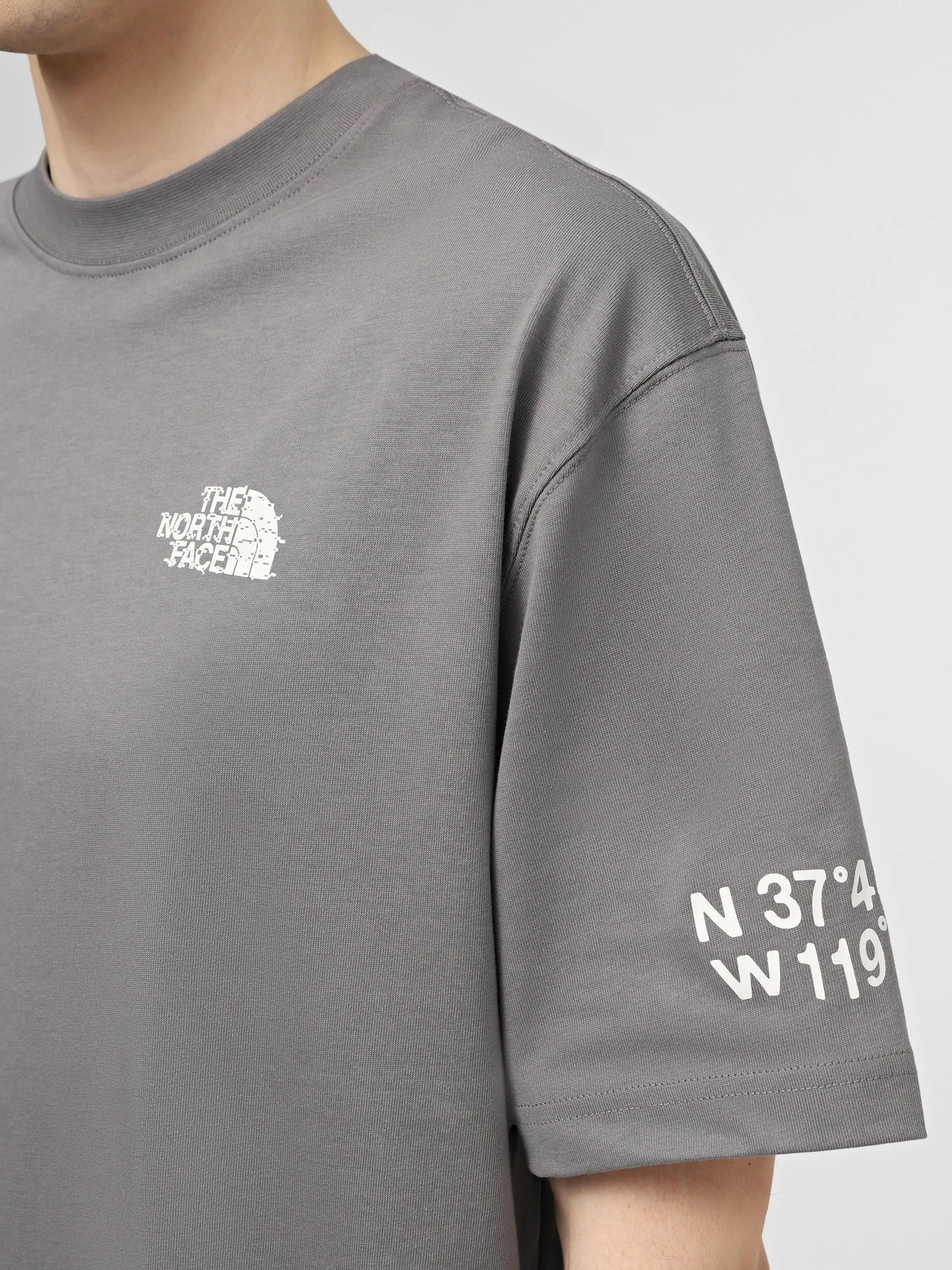 Футболки і поло The North Face U Nse Graphic S/S Tee модель NF0A87F60UZ1 Фото