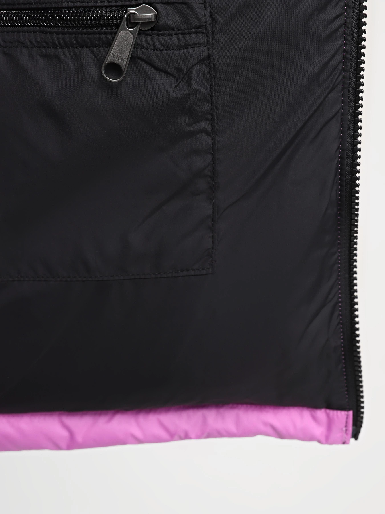 Куртки та дублянки The North Face W 1996 Retro Nuptse Vest модель NF0A3XEPQIX1 Куртки та дублянки The North Face W 1996 Retro Nuptse Vest модель NF0A3XEPQIX1 Фото