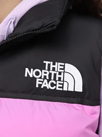 Куртки та дублянки The North Face W 1996 Retro Nuptse Vest модель NF0A3XEPQIX1 Фото