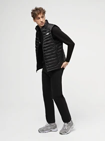 Куртки та дублянки The North Face M Huila Synthetic Vest модель NF0A85AFJK31 Фото
