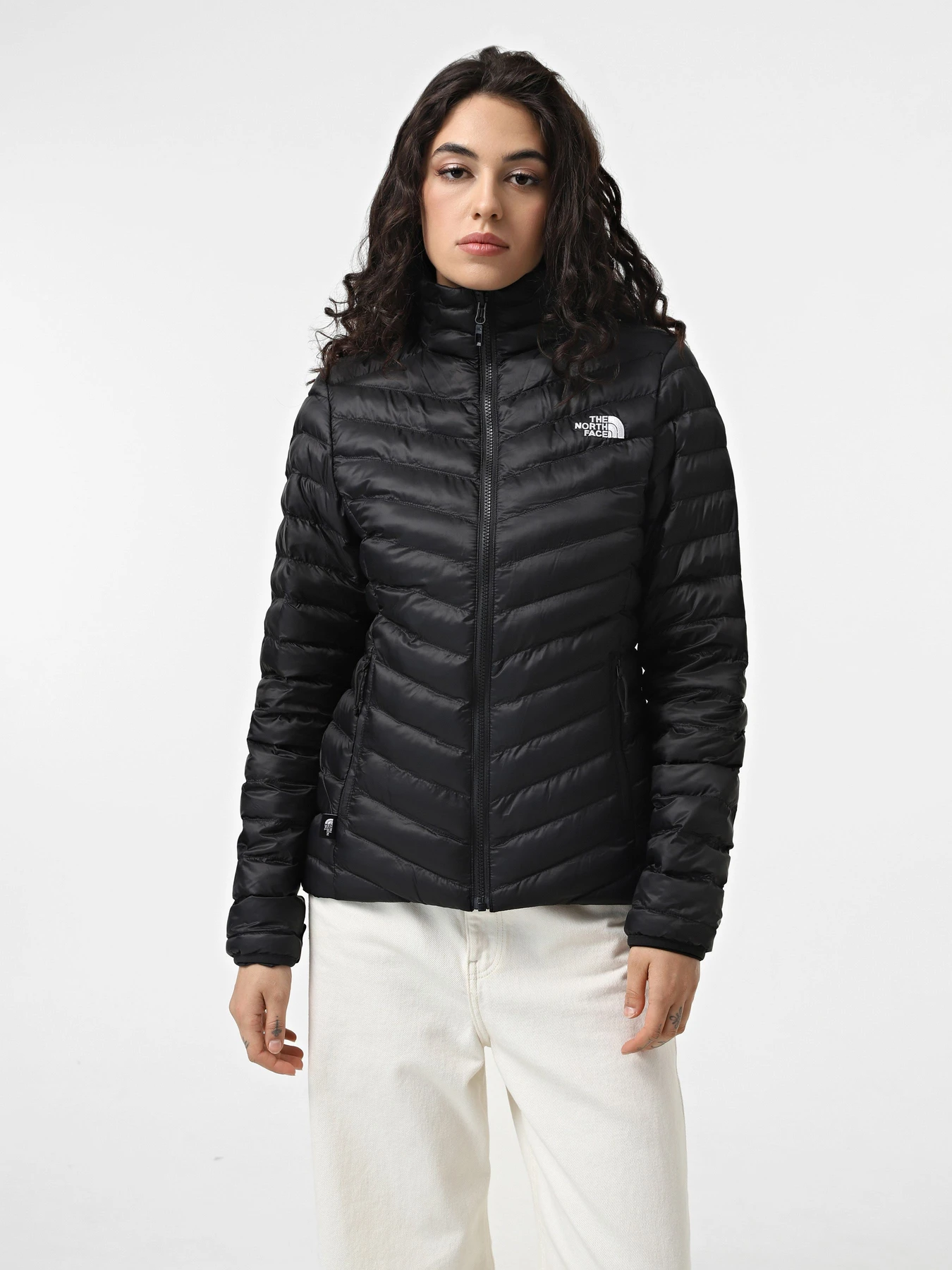Куртки та дублянки The North Face W Huila Synthetic Jacket модель NF0A85AGJK31 Фото