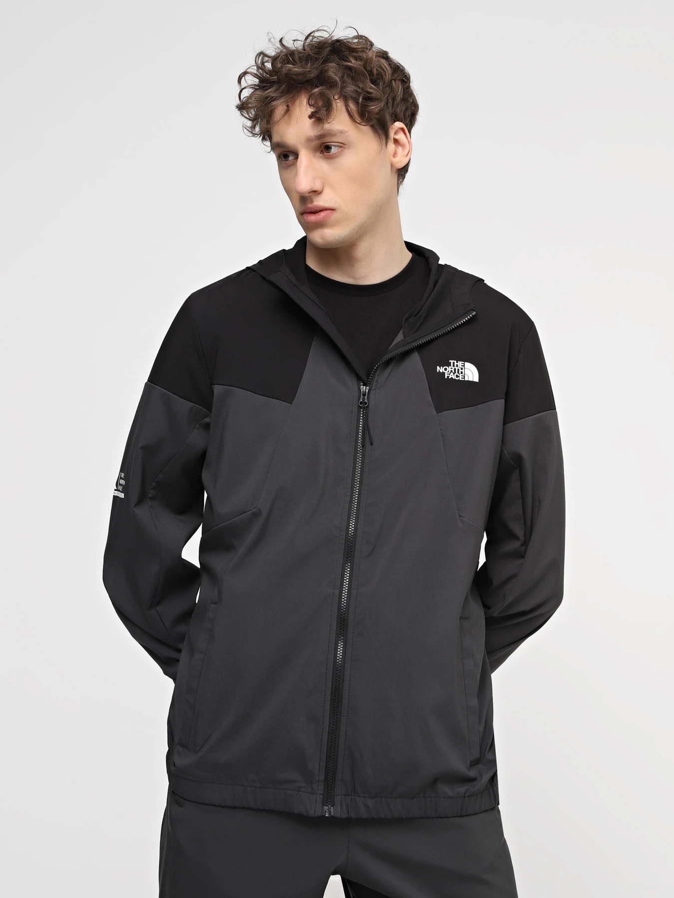 Куртки и дубленки The North Face M Ma Wind Track Hoodie модель NF0A87J2MN81 Куртки и дубленки The North Face M Ma Wind Track Hoodie модель NF0A87J2MN81 Фото