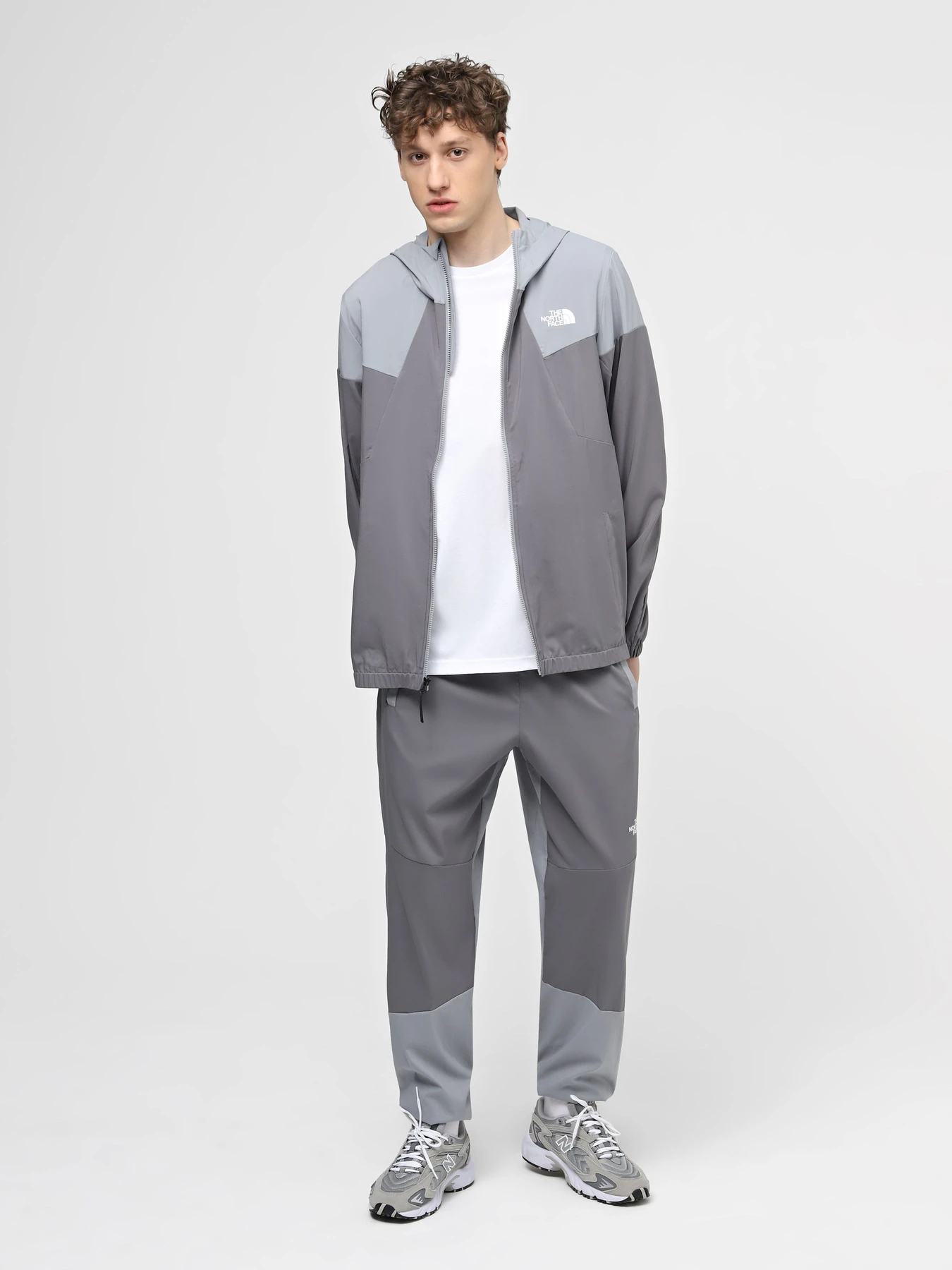 Куртки та дублянки The North Face M Ma Wind Track Hoodie модель NF0A87J2W2O1 Фото