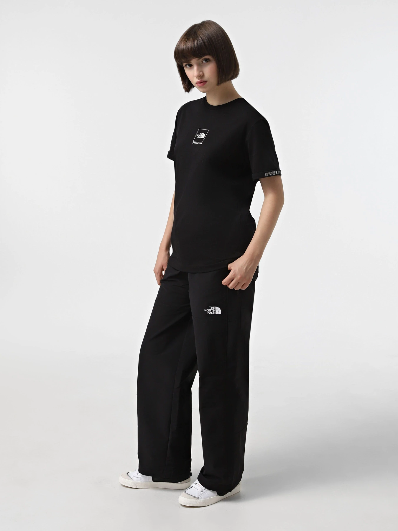 Штани The North Face Easy Wind модель NF0A8769JK31 Фото