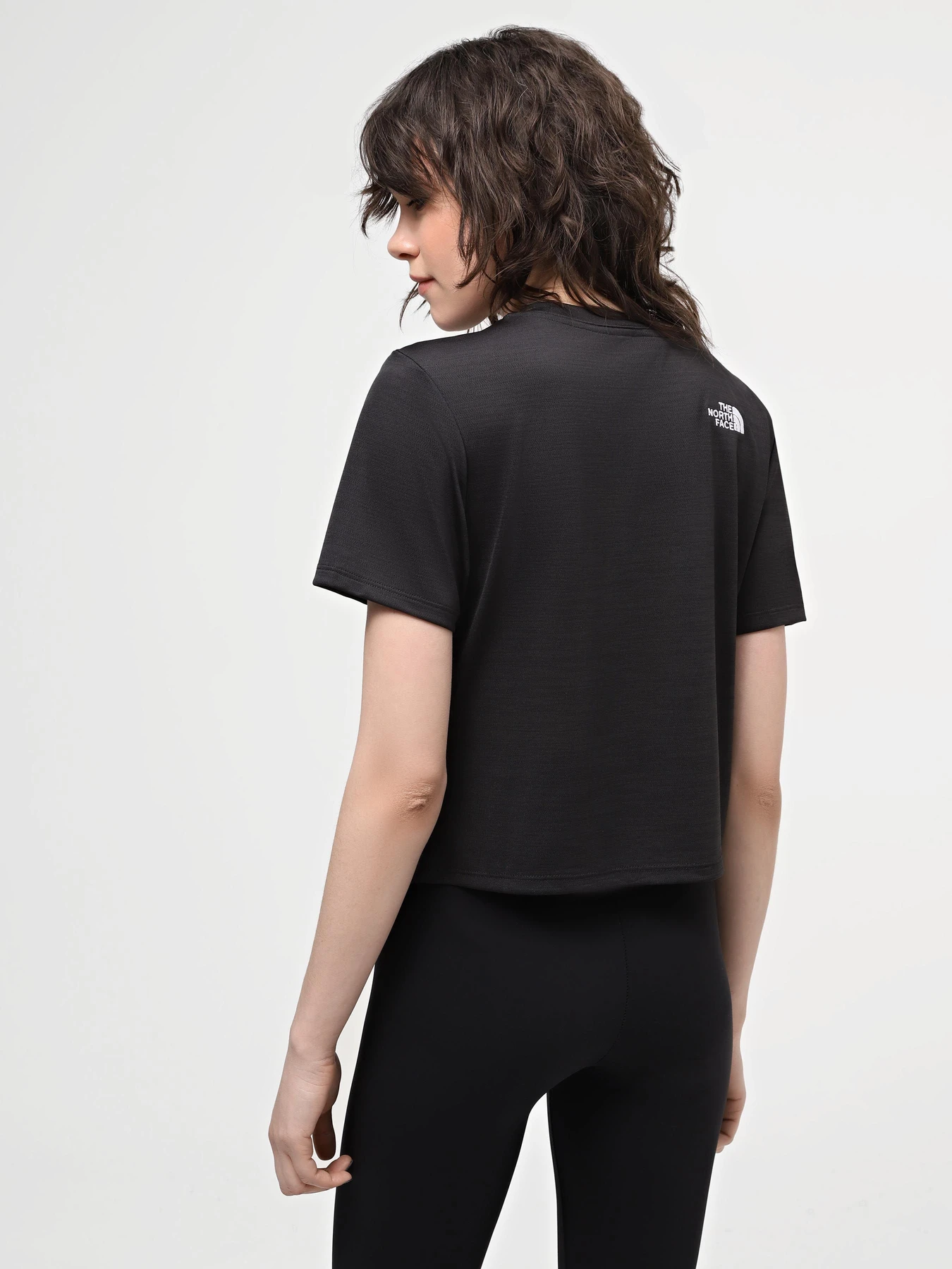 Футболки и поло The North Face W Foundation Crop Tee - Eu модель NF0A824IKX71 Футболки и поло The North Face W Foundation Crop Tee - Eu модель NF0A824IKX71 Фото