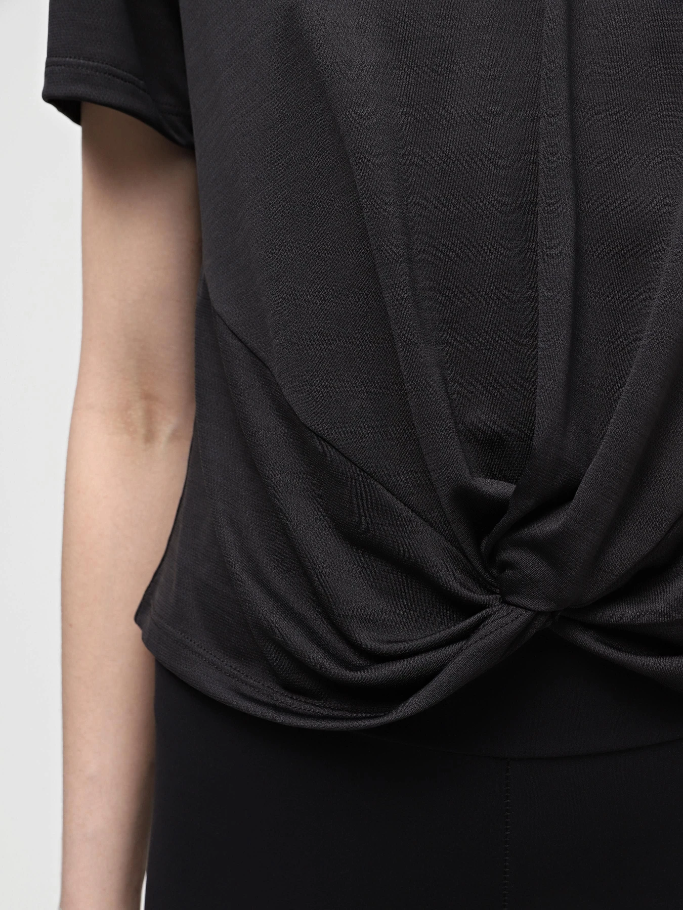 Футболки и поло The North Face W Foundation Crop Tee - Eu модель NF0A824IKX71 Футболки и поло The North Face W Foundation Crop Tee - Eu модель NF0A824IKX71 Фото