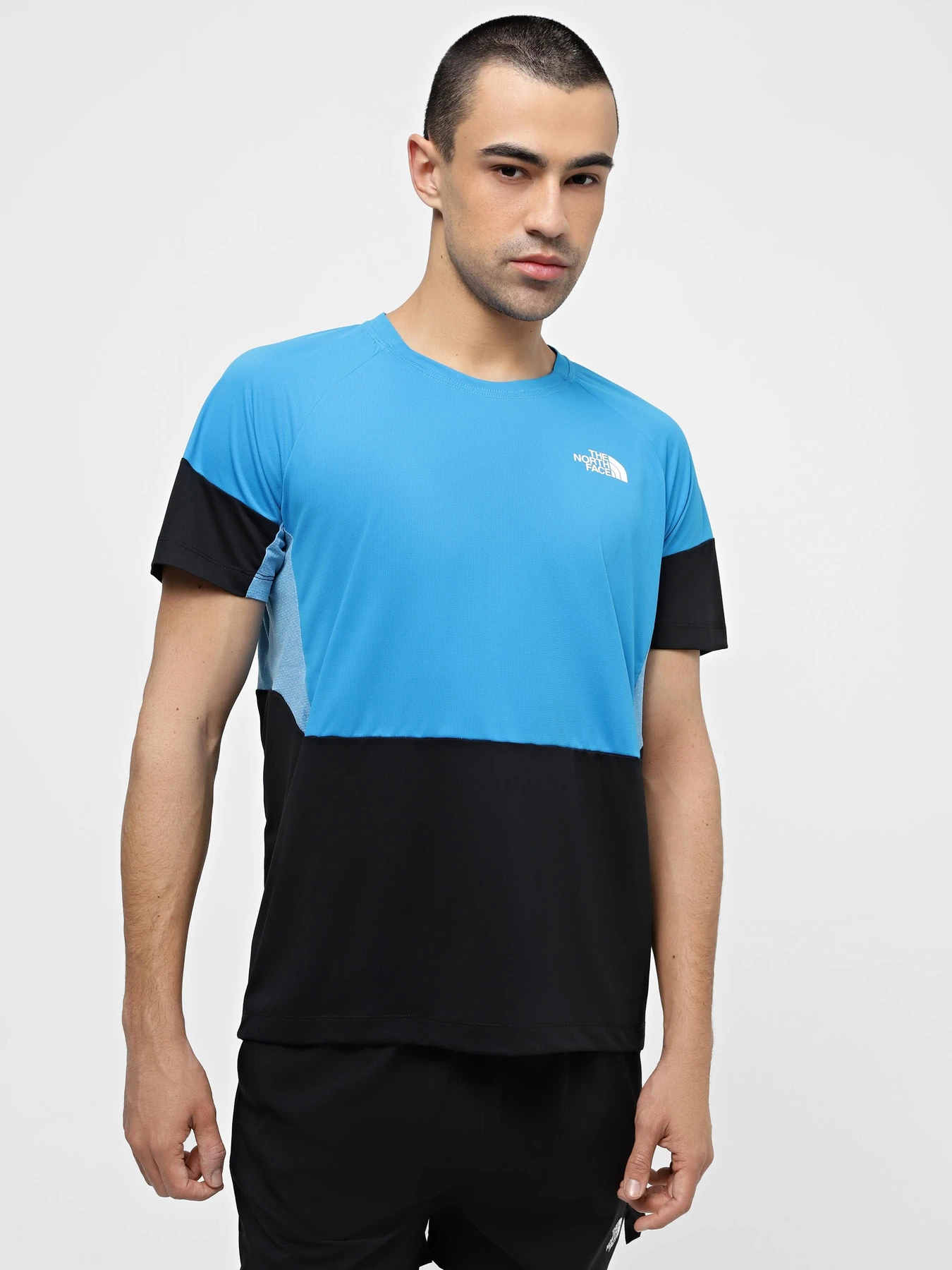 Футболки и поло The North Face Bolt Tech Tee модель NF0A825GWIJ1 Футболки и поло The North Face Bolt Tech Tee модель NF0A825GWIJ1 Фото