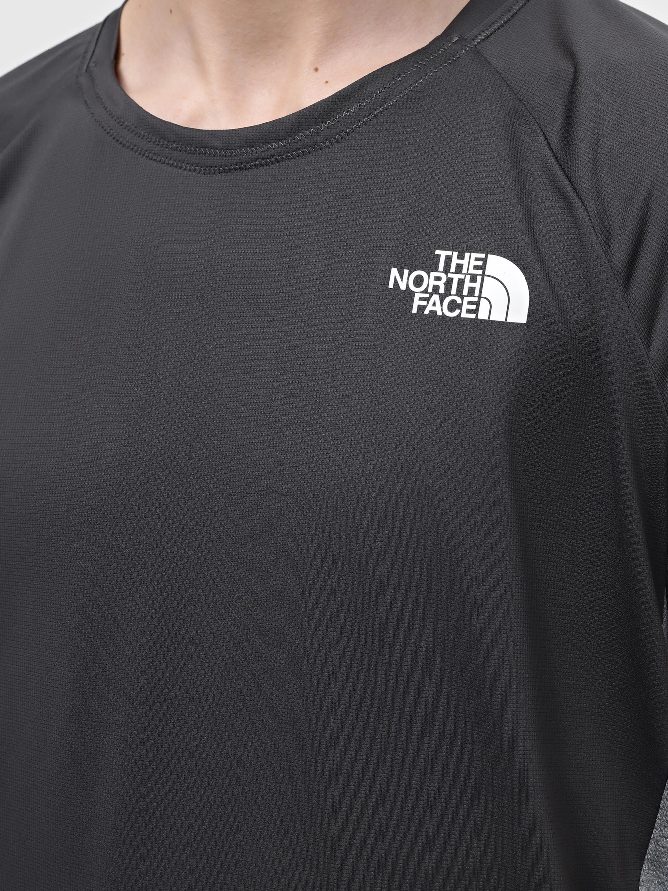 Футболки і поло The North Face Bolt Tech Tee модель NF0A825GMN81 Футболки і поло The North Face Bolt Tech Tee модель NF0A825GMN81 Фото