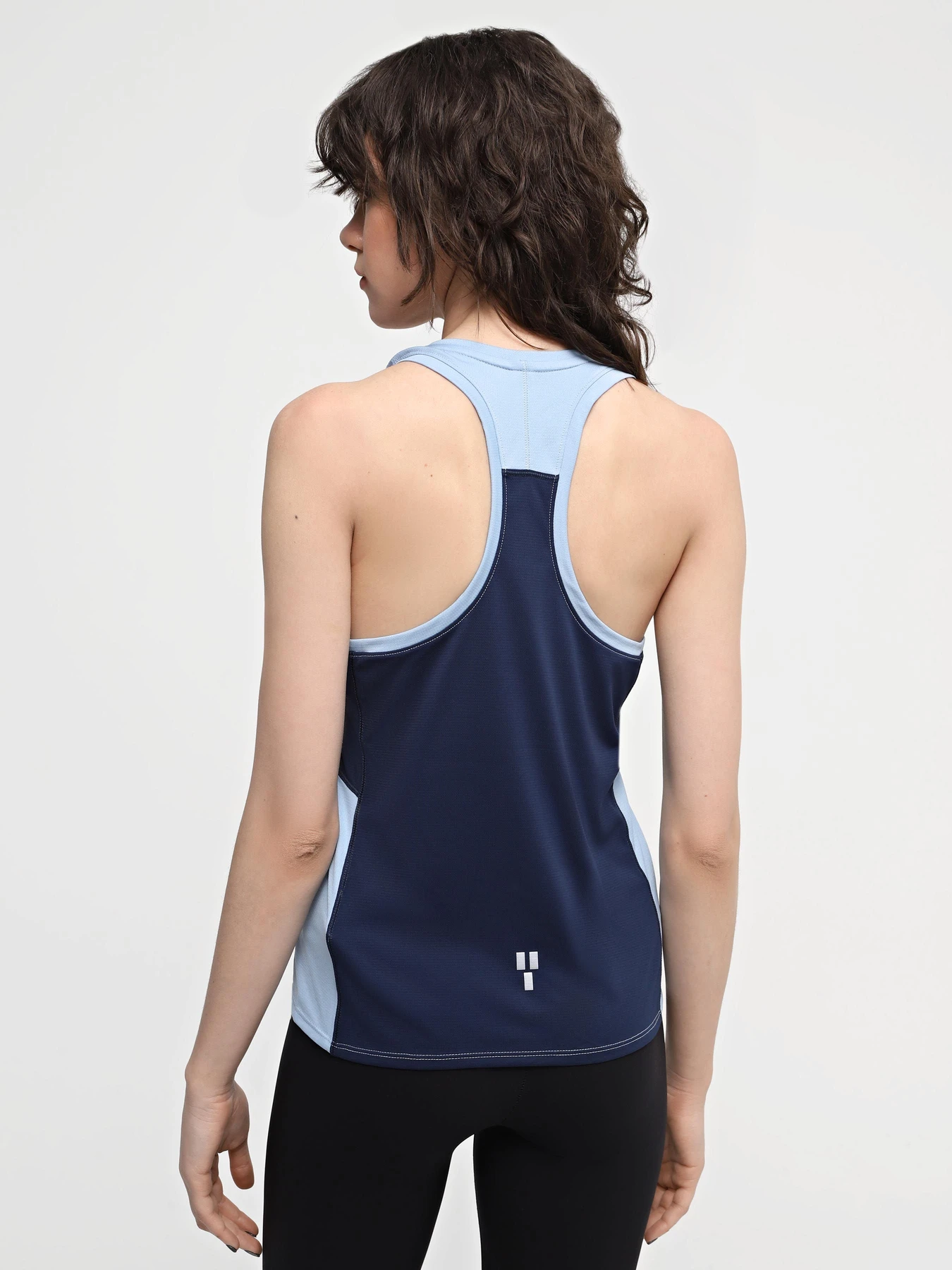 Футболки и поло The North Face W Sunriser Tank модель NF0A871XUXI1 Футболки и поло The North Face W Sunriser Tank модель NF0A871XUXI1 Фото