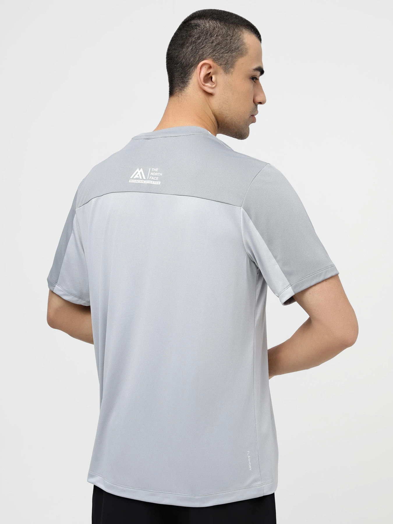 Футболки и поло The North Face M Ma S/S Tee модель NF0A87JJJ4U1 Футболки и поло The North Face M Ma S/S Tee модель NF0A87JJJ4U1 Фото