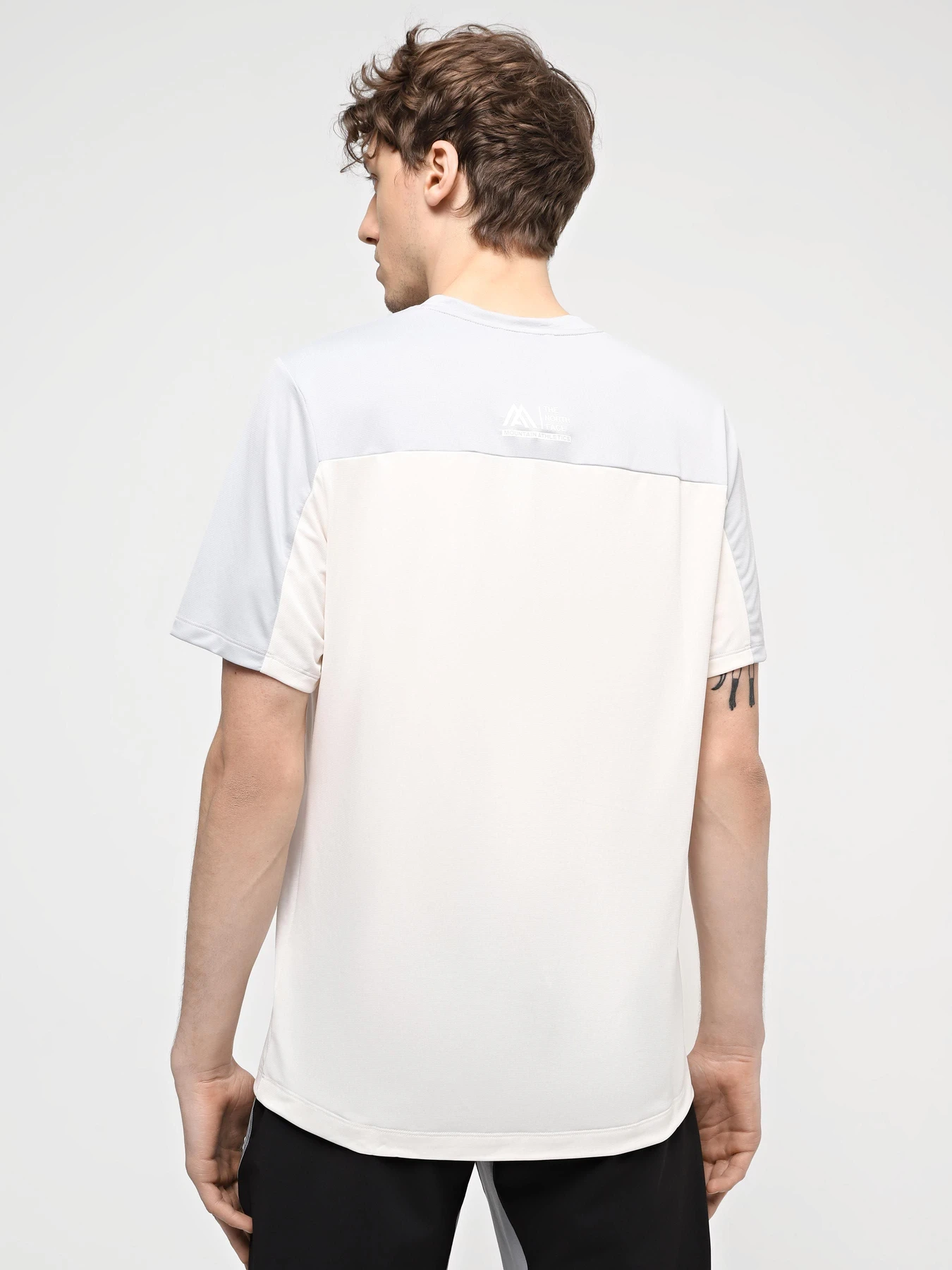 Футболки и поло The North Face M Ma S/S Tee модель NF0A87JJXOW1 Футболки и поло The North Face M Ma S/S Tee модель NF0A87JJXOW1 Фото