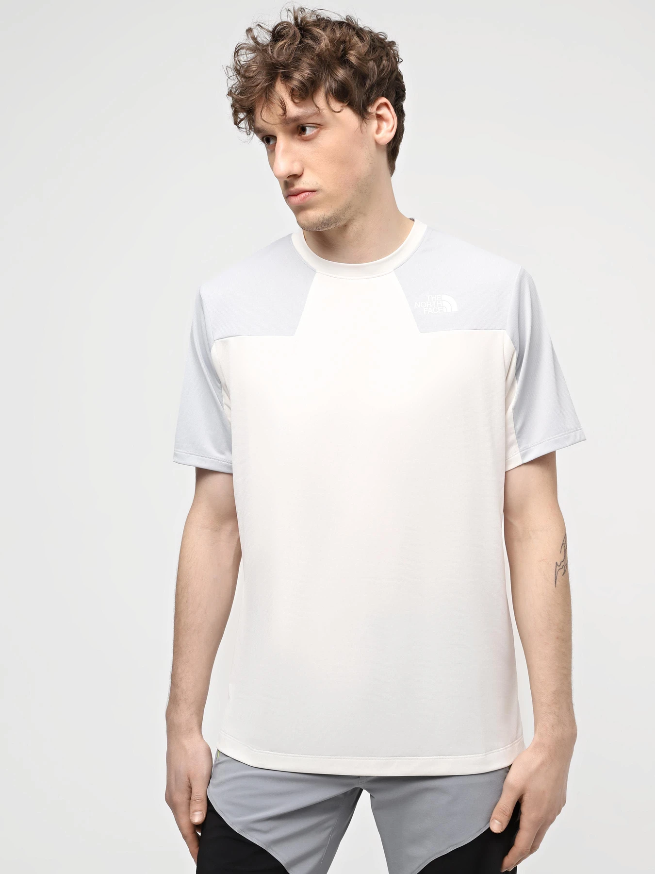 Футболки и поло The North Face M Ma S/S Tee модель NF0A87JJXOW1 Футболки и поло The North Face M Ma S/S Tee модель NF0A87JJXOW1 Фото