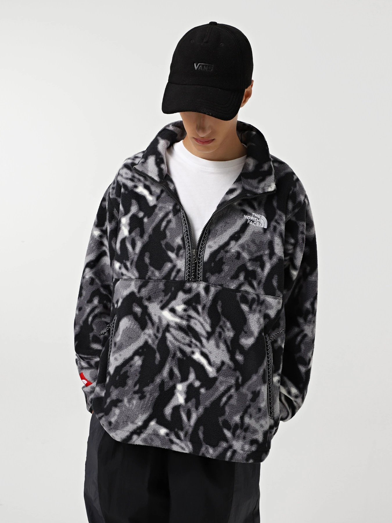 Худі та світшоти The North Face Fleeski модель NF0A88XR3VO1 Фото