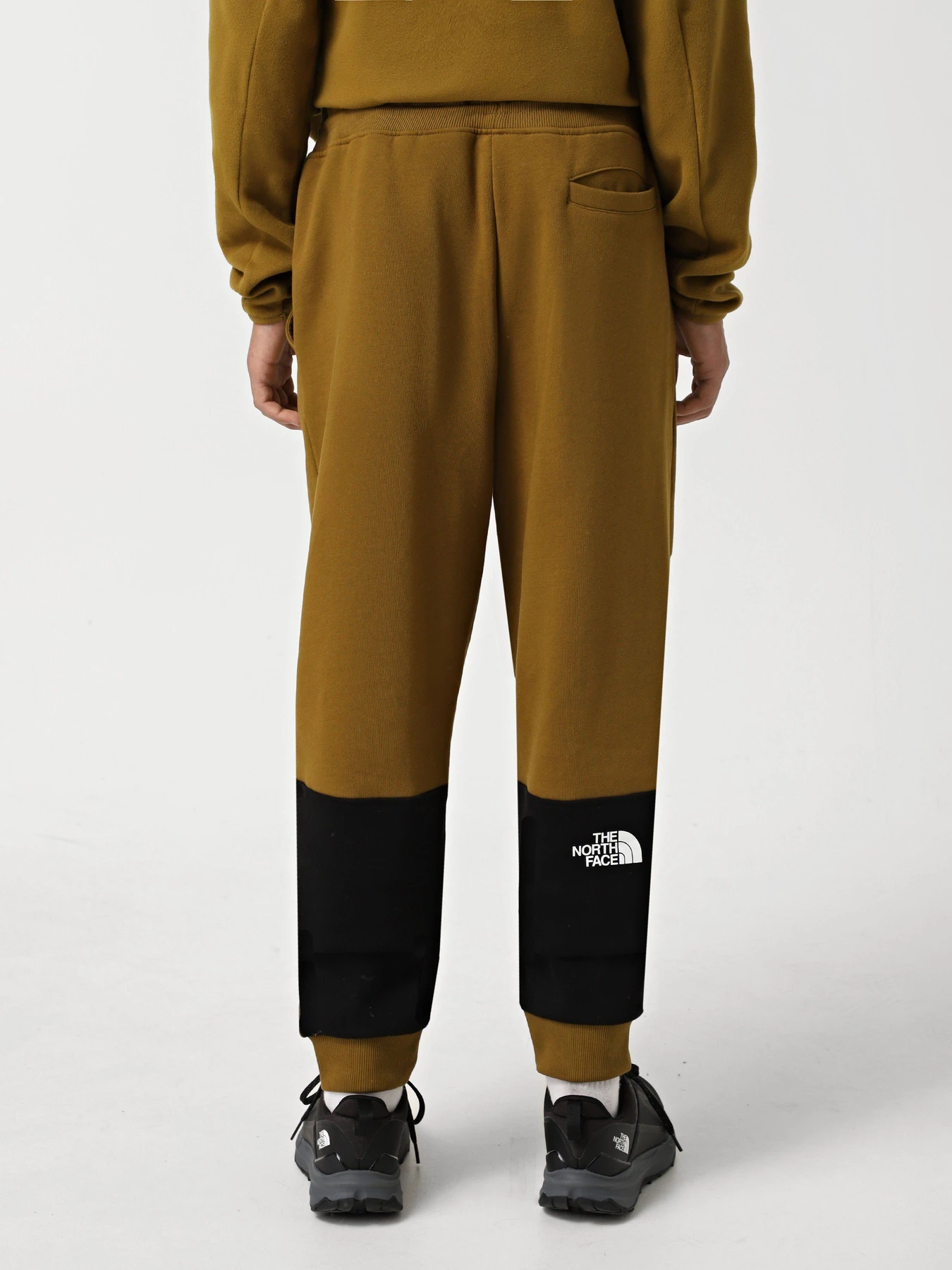 Штани The North Face Icons модель NF0A87DQ5HO1 Штани The North Face Icons модель NF0A87DQ5HO1 Фото