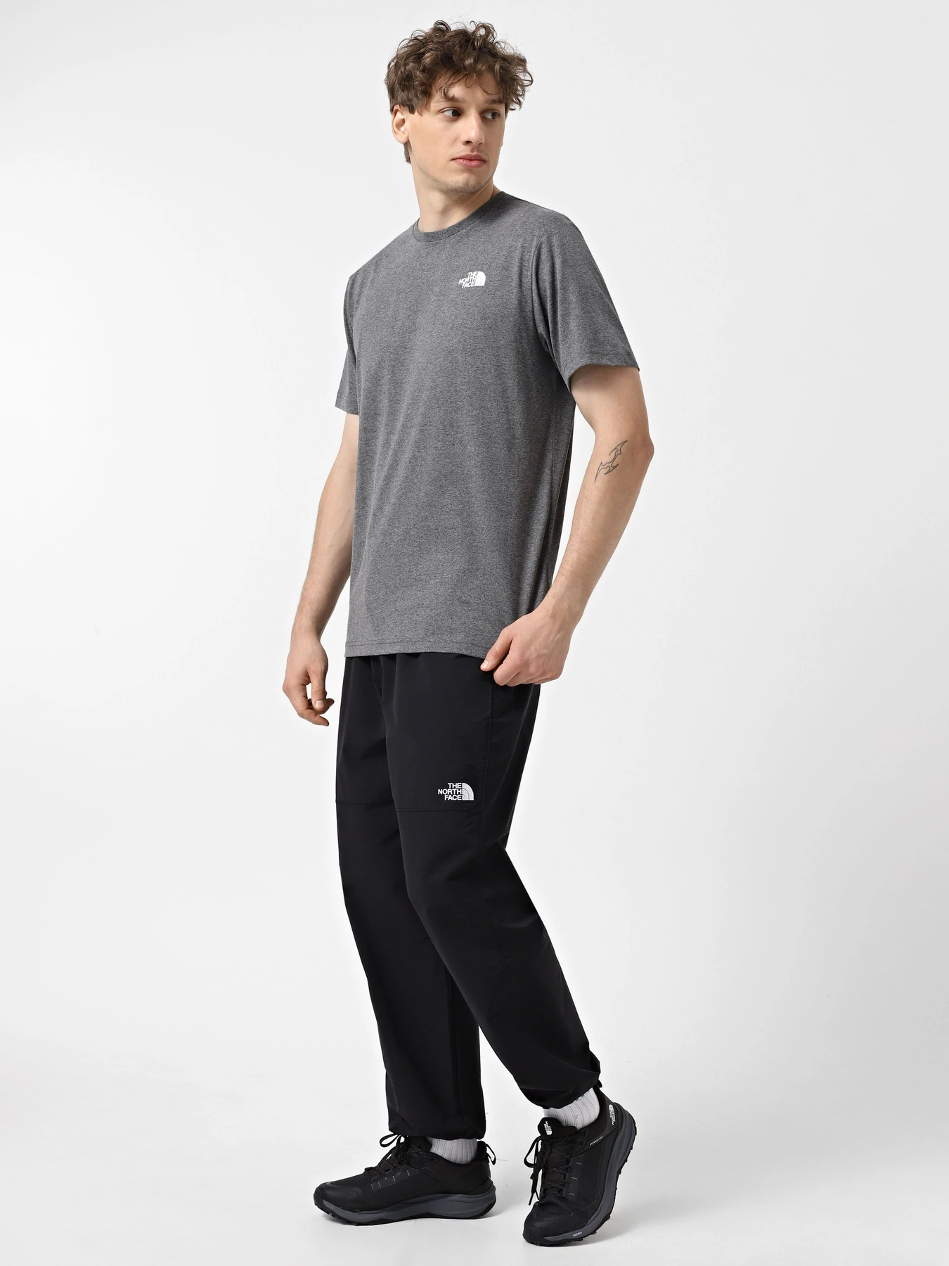 Футболки і поло The North Face Redbox модель NF0A87NPDYY1 Футболки і поло The North Face Redbox модель NF0A87NPDYY1 Фото