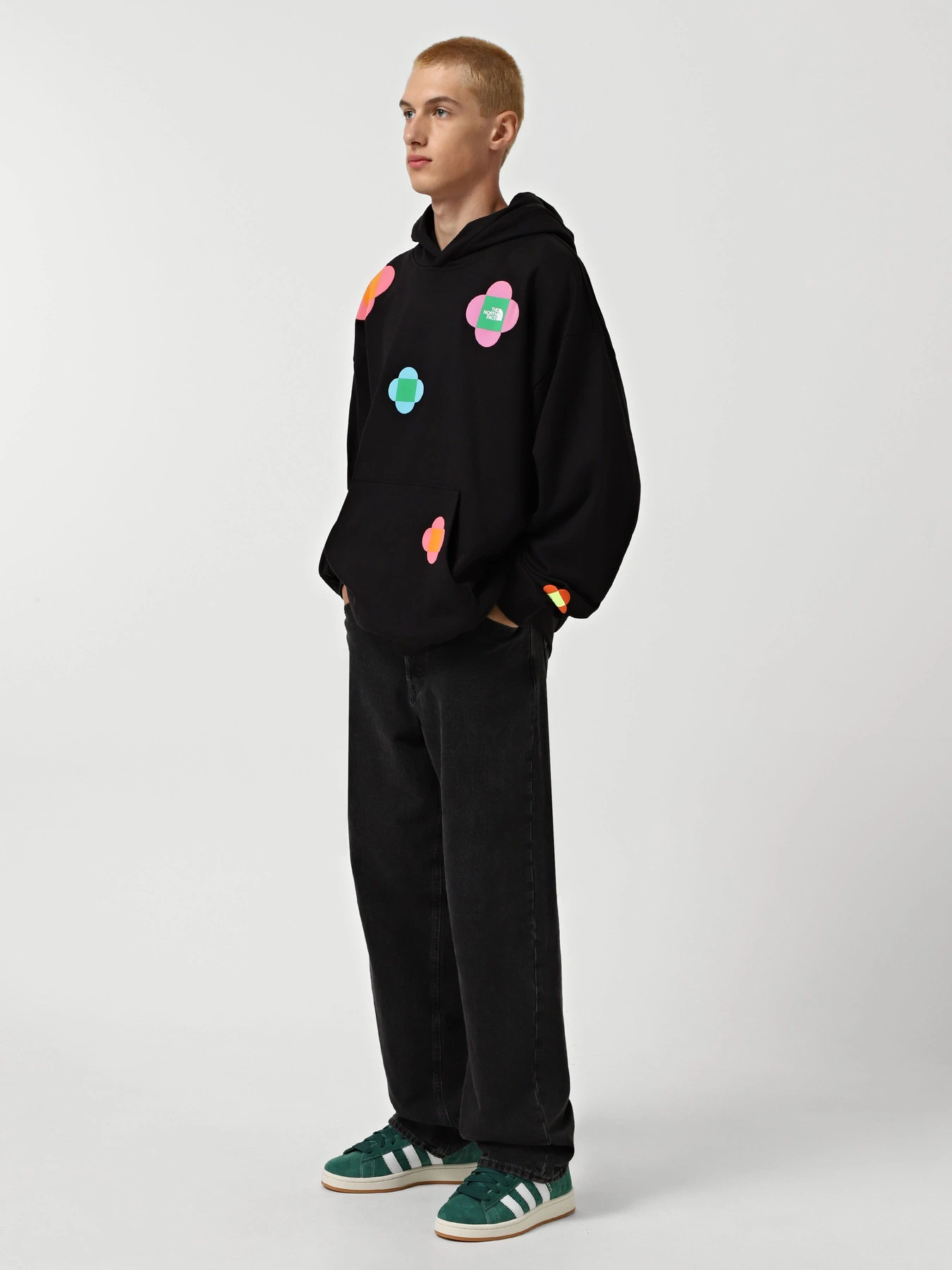 Худі та світшоти The North Face x Yinka Ilori Let's Blossom Together Graphic модель NF0A89C4JK31 Фото