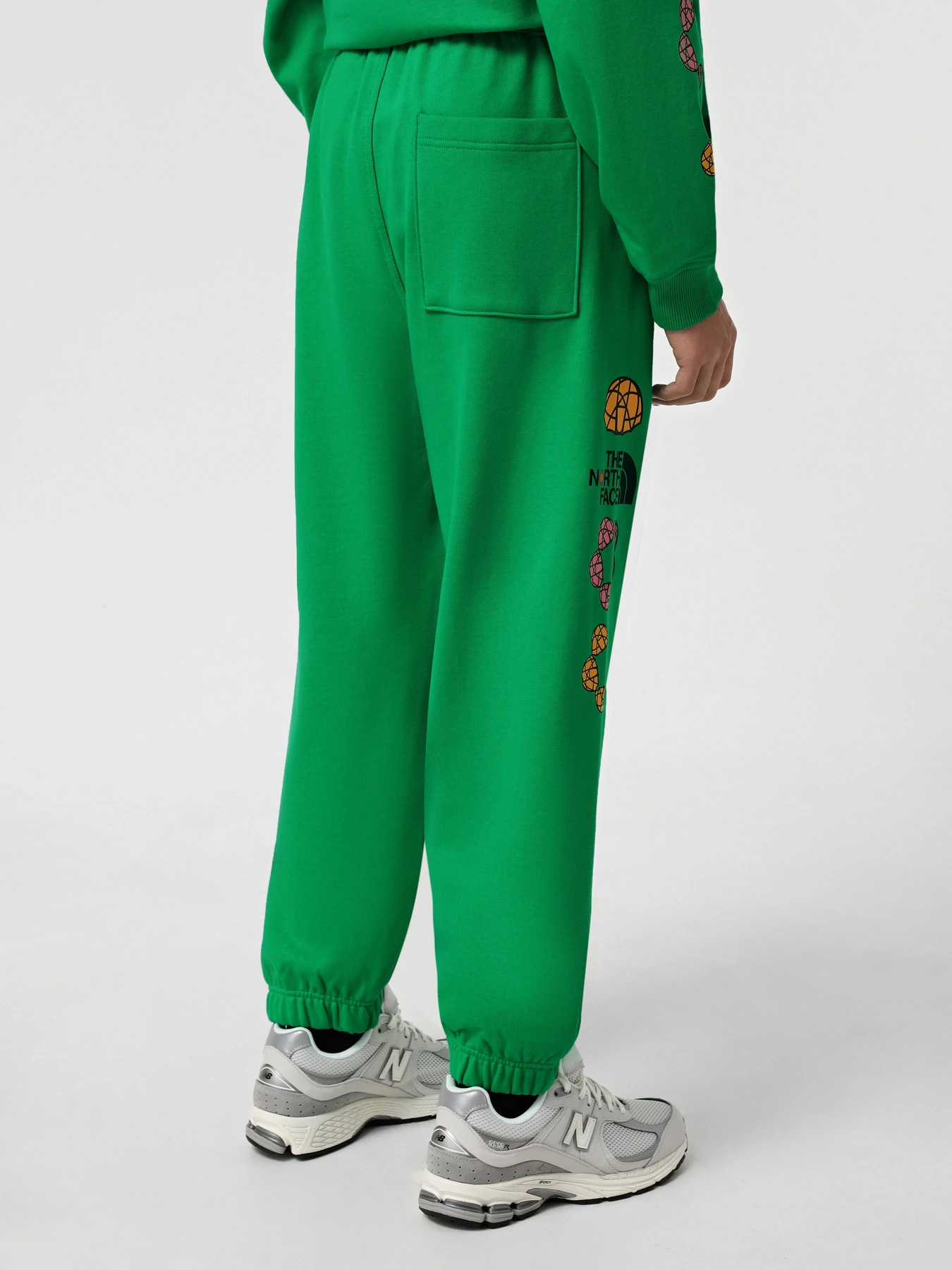Брюки The North Face x Yinka Ilori модель NF0A89C6PO81 Брюки The North Face x Yinka Ilori модель NF0A89C6PO81 Фото