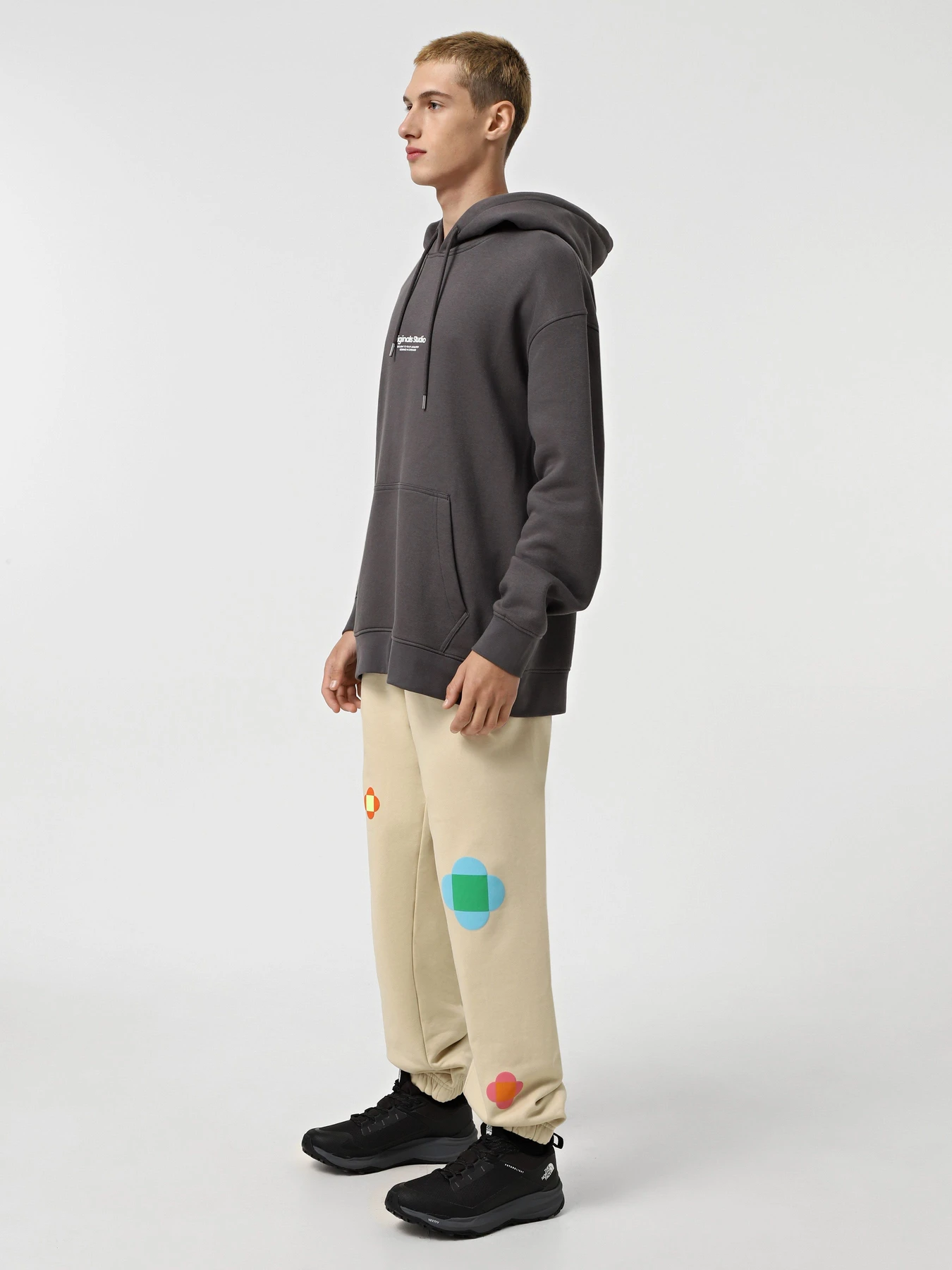 Брюки The North Face x Yinka Ilori Let's Blossom Together Graphic модель NF0A8AQ23X41 Брюки The North Face x Yinka Ilori Let's Blossom Together Graphic модель NF0A8AQ23X41 Фото