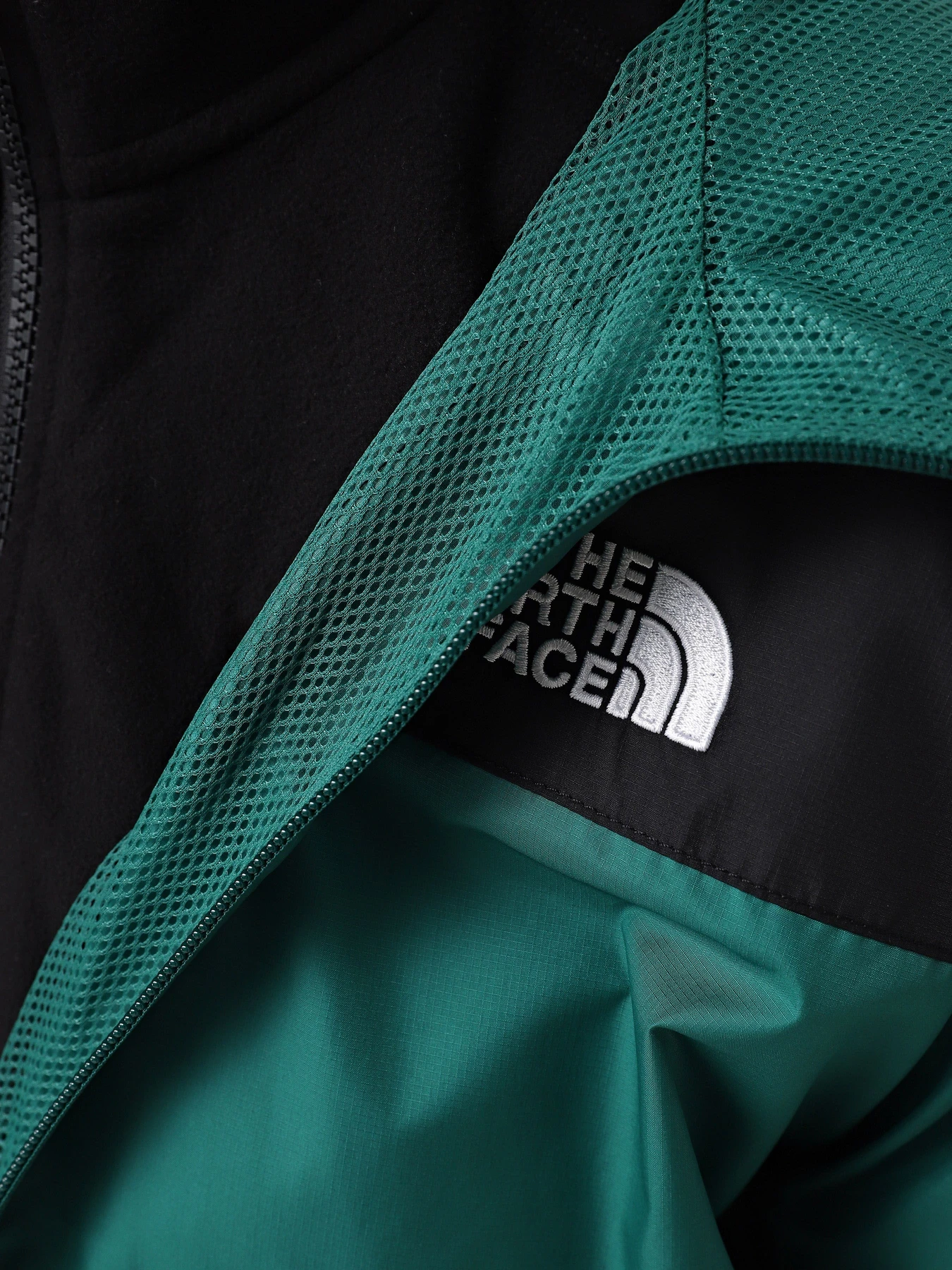 Куртки та дублянки The North Face Sheru модель NF0A4C9HNL11 Фото