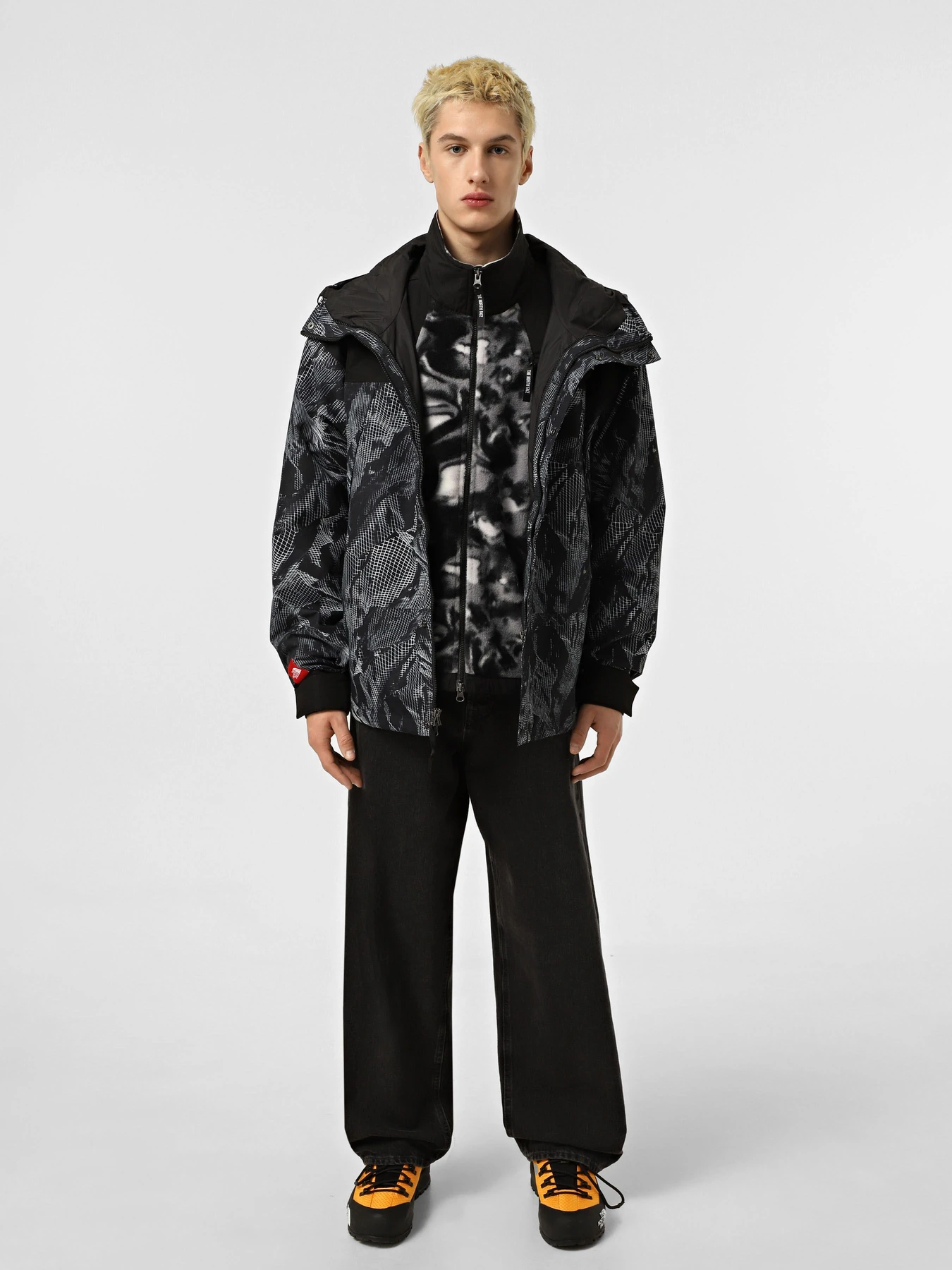 Куртки и дубленки The North Face Mountain Mono модель NF0A88XF6OG1 Фото
