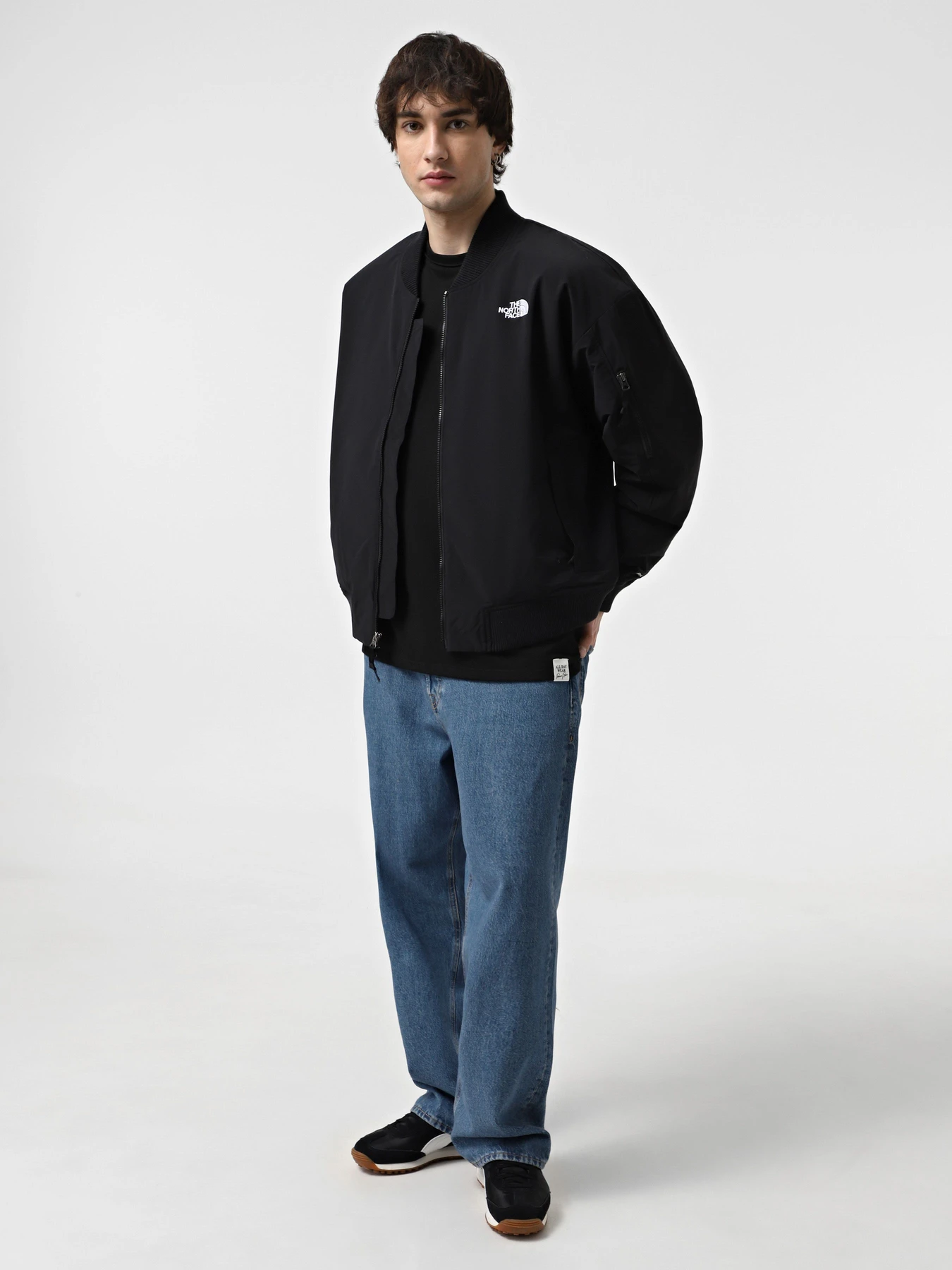 Куртки та дублянки The North Face Tnf Bomber модель NF0A88XZJK31 Фото
