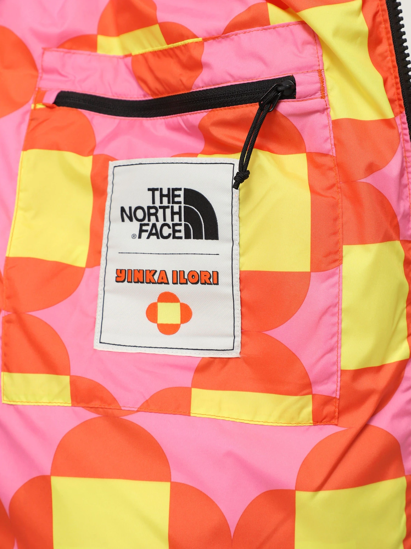 Куртки и дубленки The North Face х Yinka Ilori Down модель NF0A89GE0IH1 Куртки и дубленки The North Face х Yinka Ilori Down модель NF0A89GE0IH1 Фото