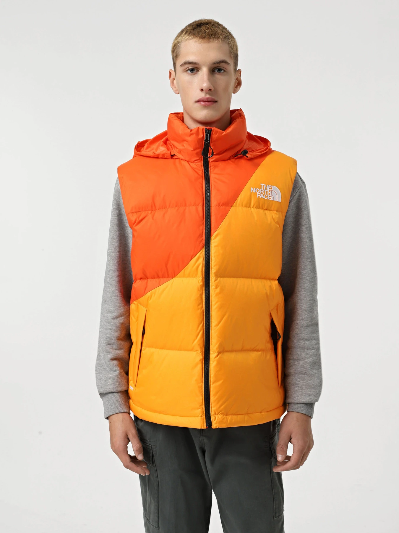 Куртки и дубленки The North Face х Yinka Ilori Down модель NF0A89GE0IH1 Куртки и дубленки The North Face х Yinka Ilori Down модель NF0A89GE0IH1 Фото