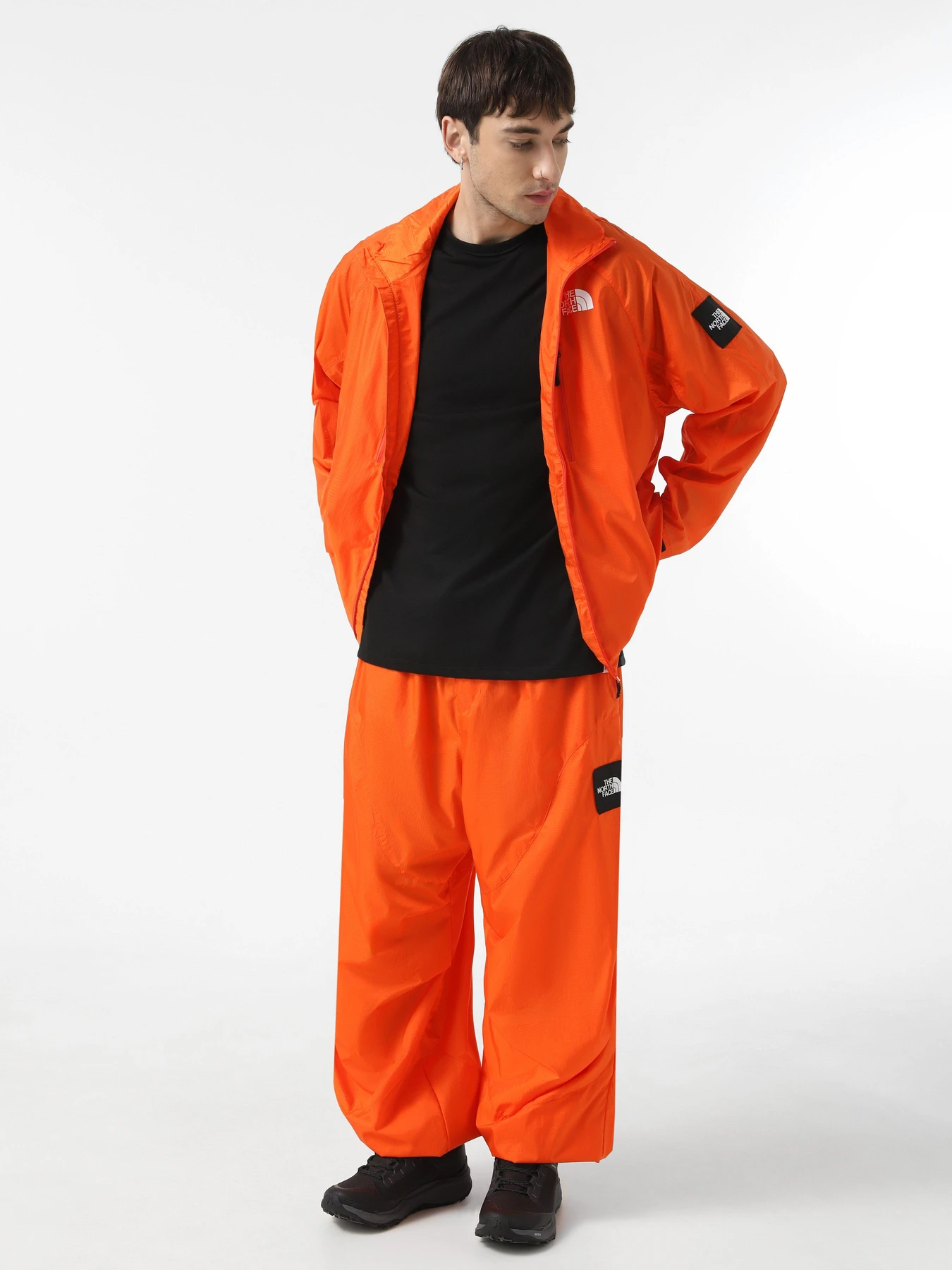 Куртки и дубленки The North Face x Yinka Ilori Windshell модель NF0A89GNA6M1 Фото