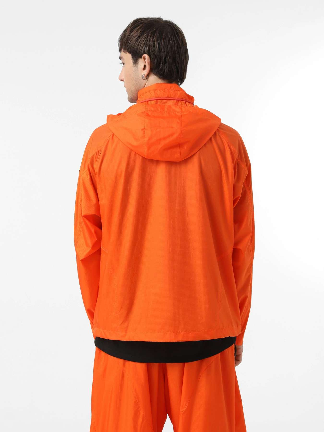 Куртки и дубленки The North Face x Yinka Ilori Windshell модель NF0A89GNA6M1 Фото