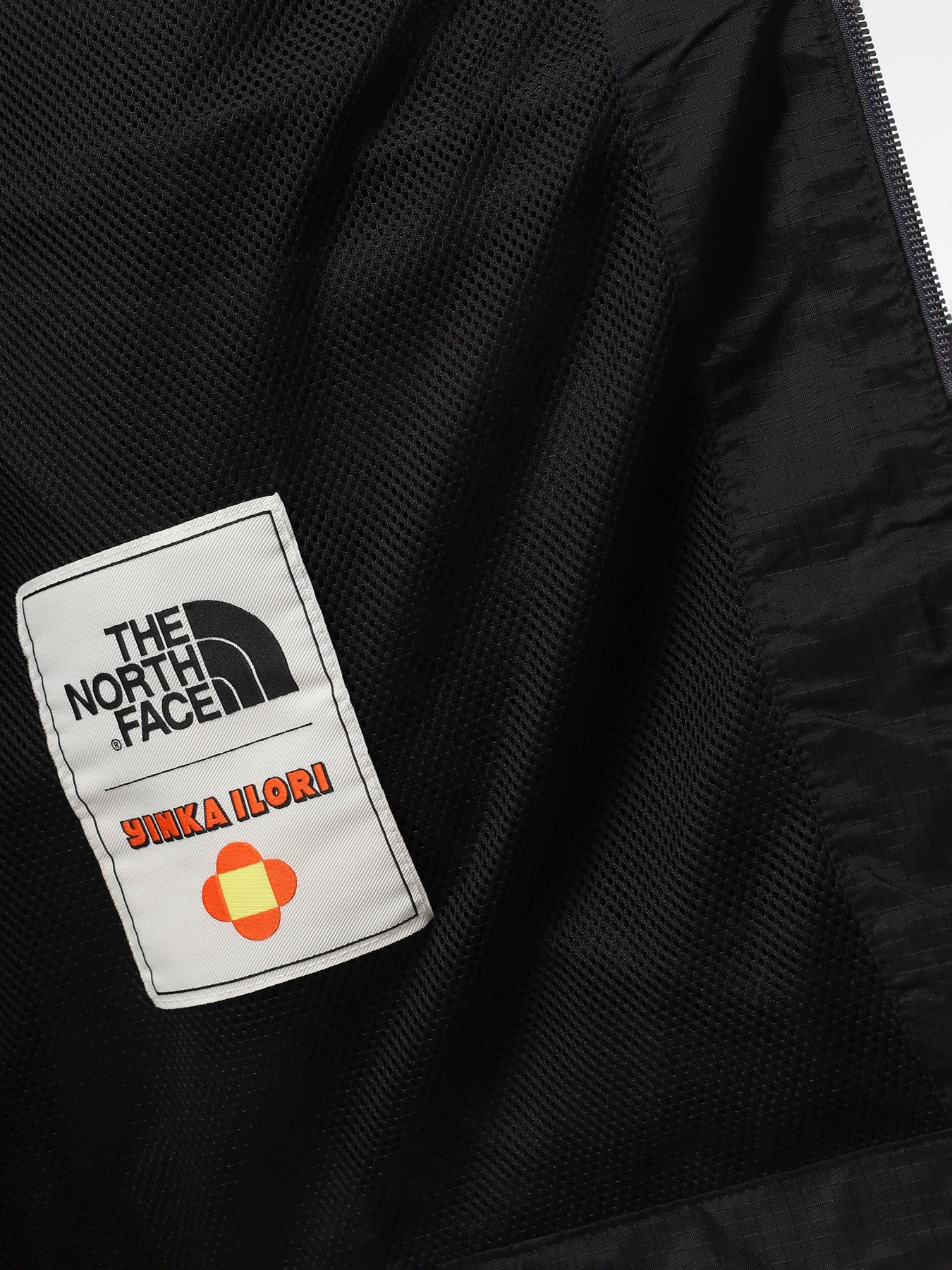 Куртки та дублянки The North Face x Yinka Ilori Windshell модель NF0A89GNJK31 Куртки та дублянки The North Face x Yinka Ilori Windshell модель NF0A89GNJK31 Фото