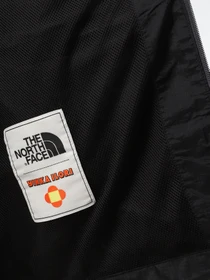 Куртки та дублянки The North Face x Yinka Ilori Windshell модель NF0A89GNJK31 Фото