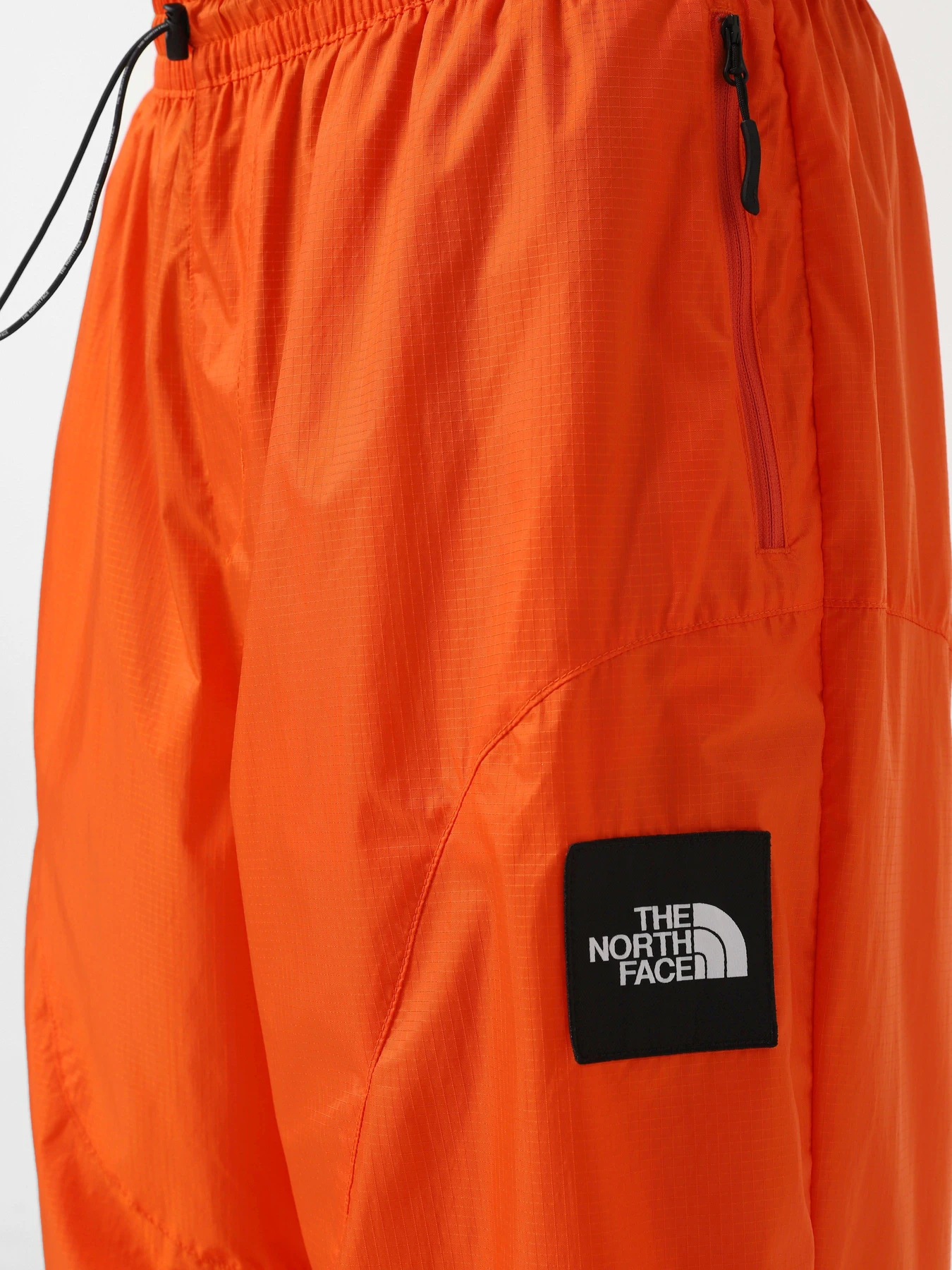Штани The North Face x Yinka Ilori Windshell модель NF0A89GPA6M1 Штани The North Face x Yinka Ilori Windshell модель NF0A89GPA6M1 Фото