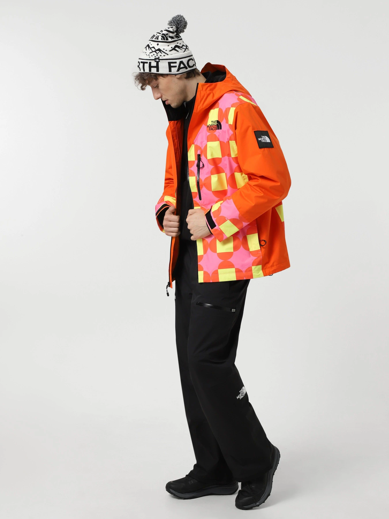 Куртки та дублянки The North Face x Yinka Ilori 2L Rainshell модель NF0A89U97EI1 Фото