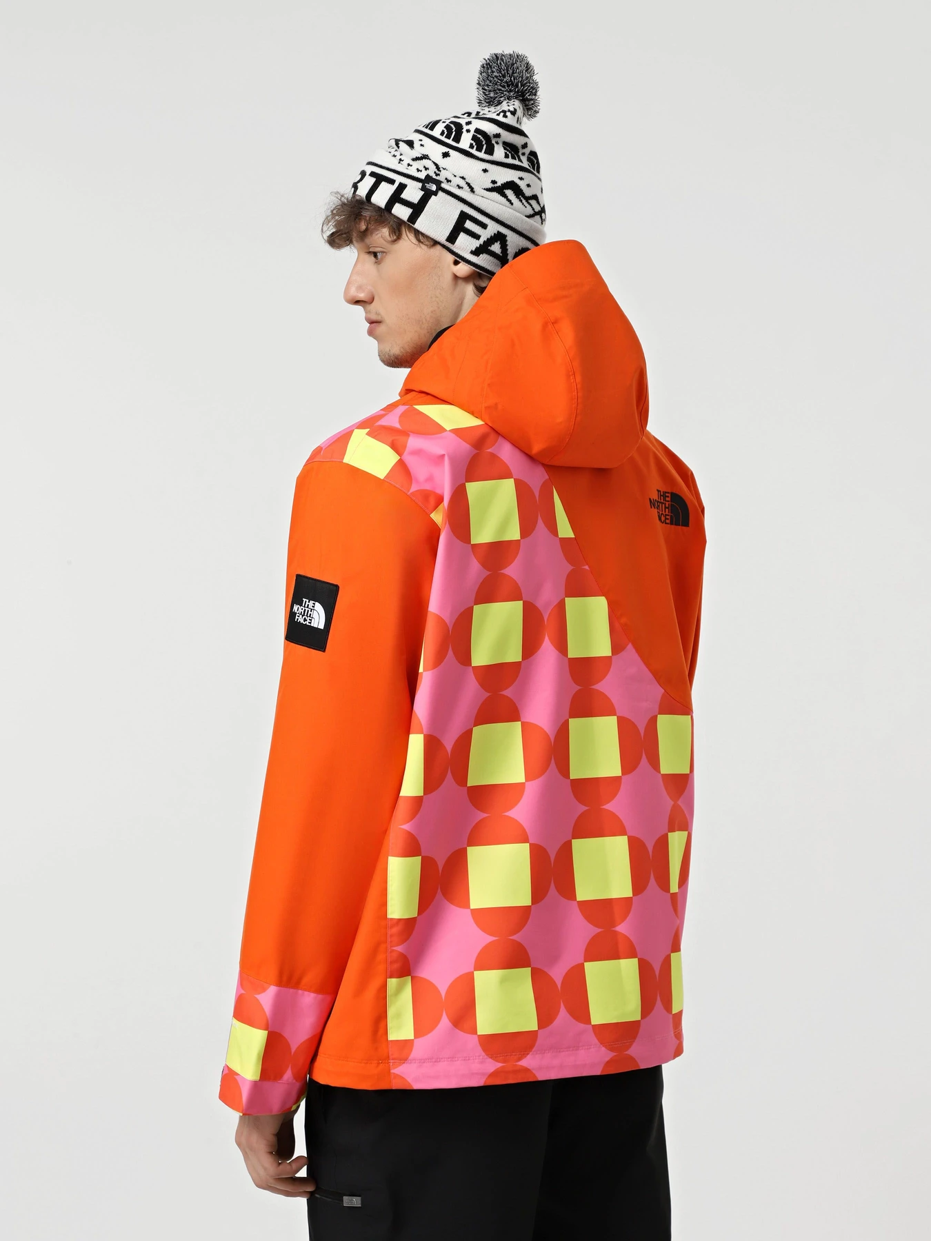 Куртки та дублянки The North Face x Yinka Ilori 2L Rainshell модель NF0A89U97EI1 Фото