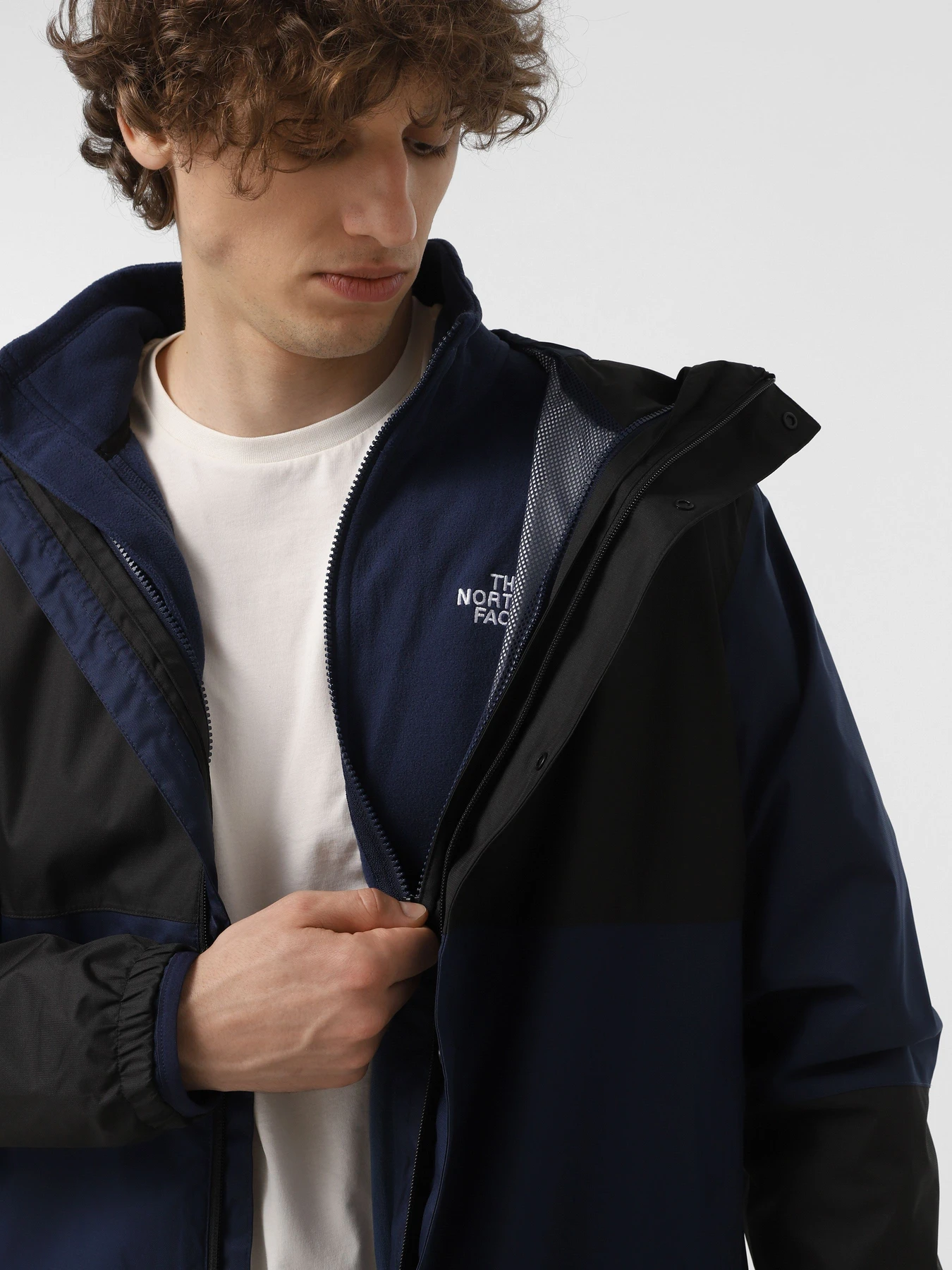 Куртки и дубленки The North Face Resolve Triclimate модель NF0A4M9R4Y21 Фото