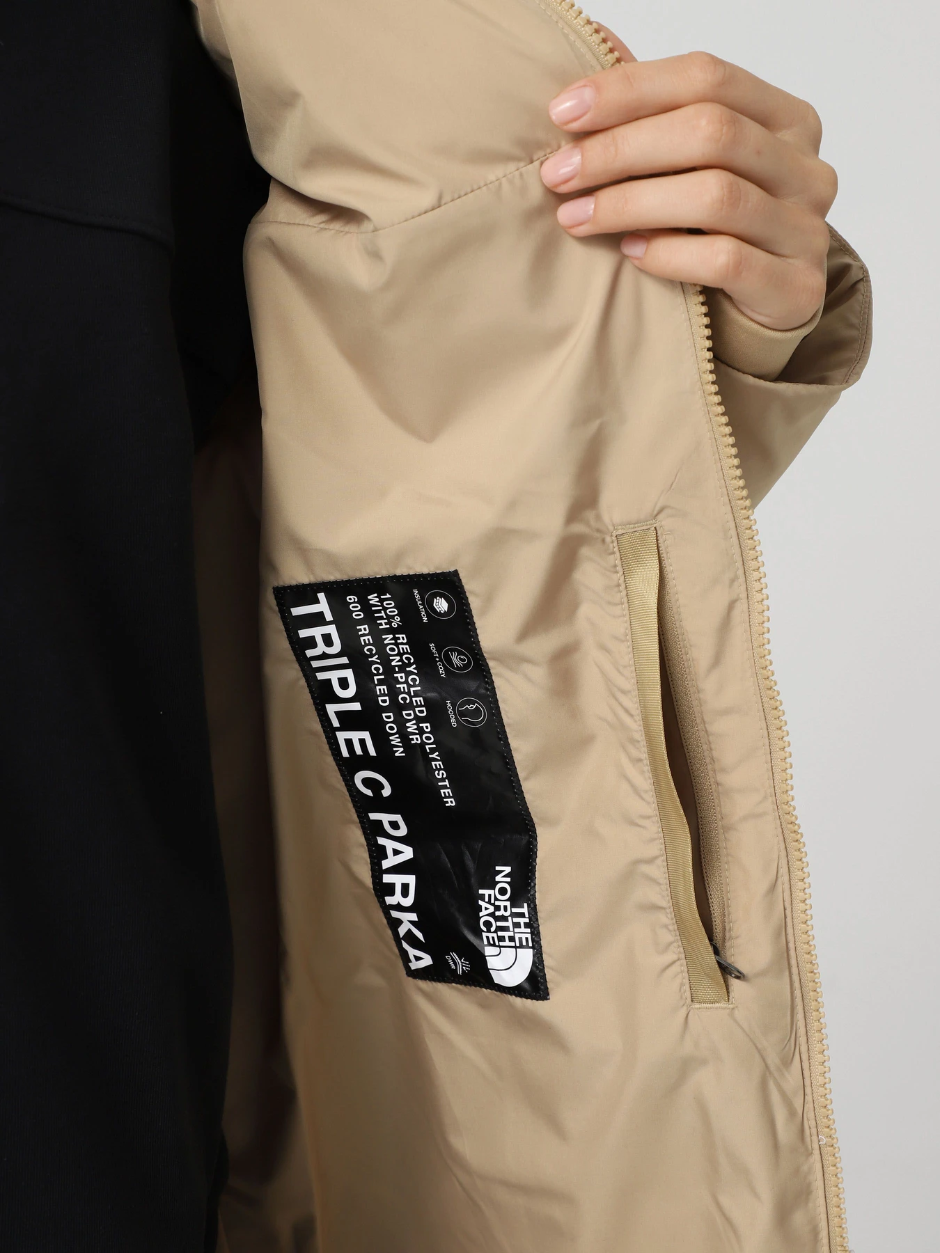 Куртки та дублянки The North Face Triple модель NF0A84J4LK51 Куртки та дублянки The North Face Triple модель NF0A84J4LK51 Фото