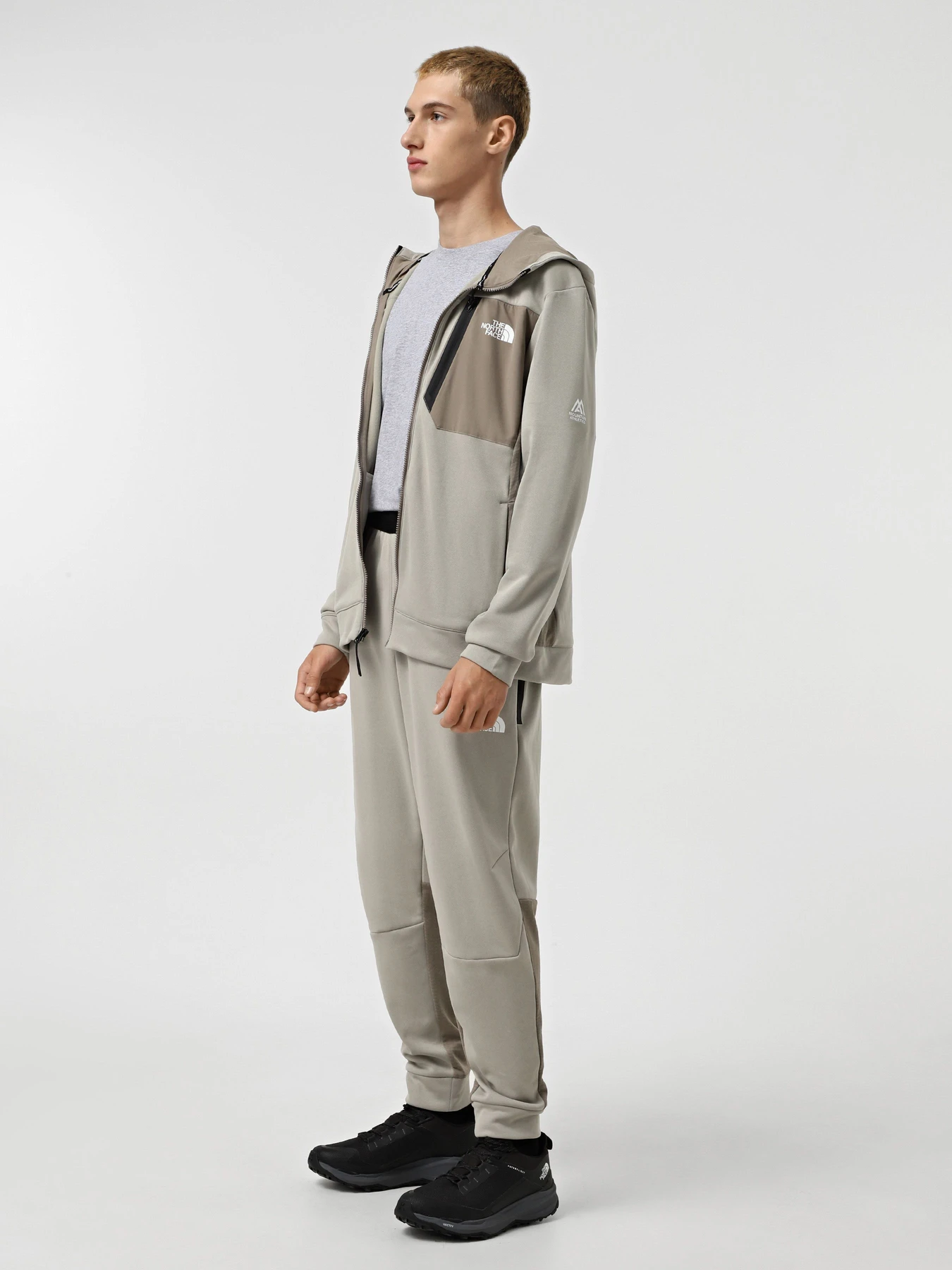 Брюки The North Face Mountain Athletics Fleece модель NF0A893S5II1 Брюки The North Face Mountain Athletics Fleece модель NF0A893S5II1 Фото